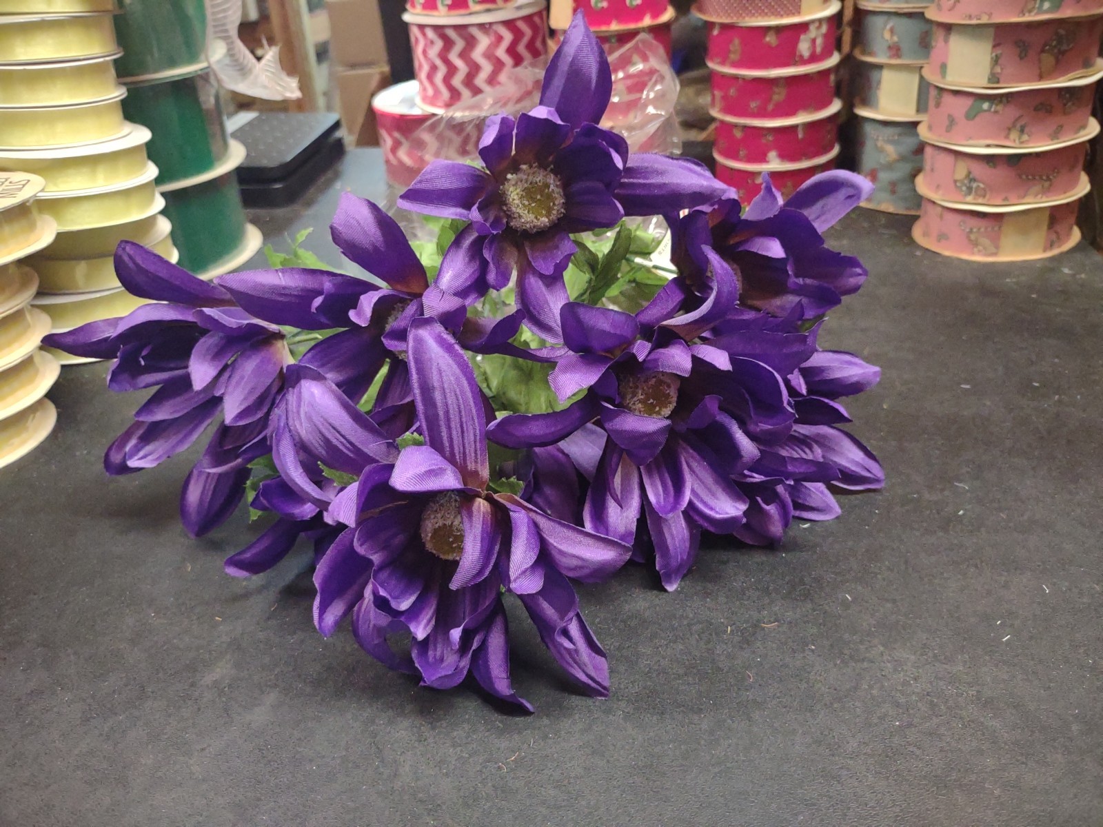 18″ Spider Dahlia, Silk Bush “Grand Teton” with 9 Stems, Purple, 5″ Blooms
