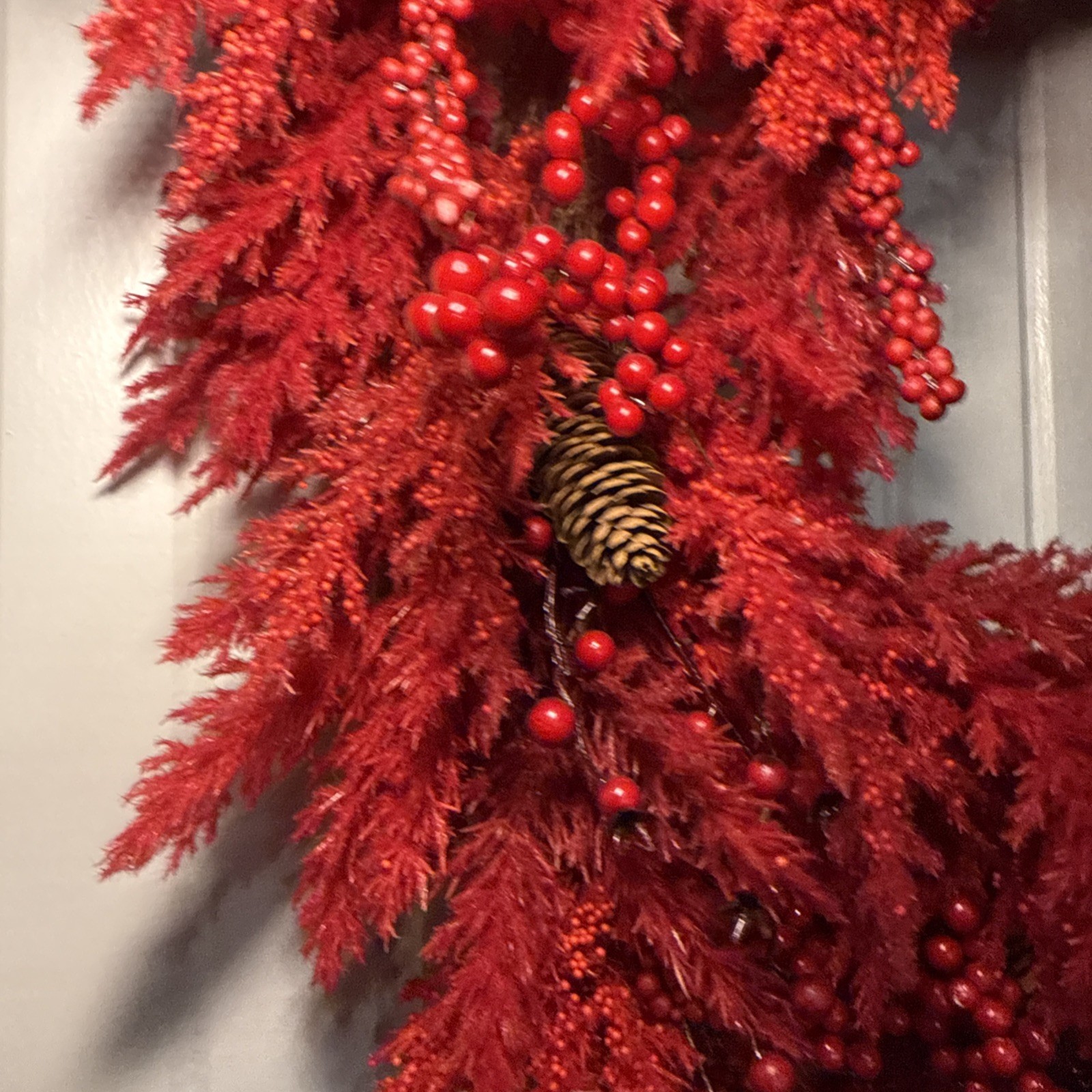 Beautiful Fluffy Red Christmas Wreath Berries Pinecones 27”