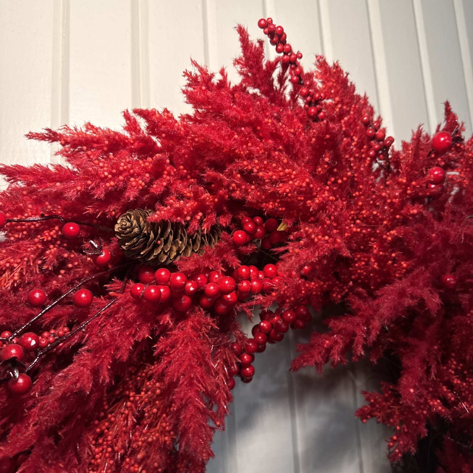 Beautiful Fluffy Red Christmas Wreath Berries Pinecones 27”