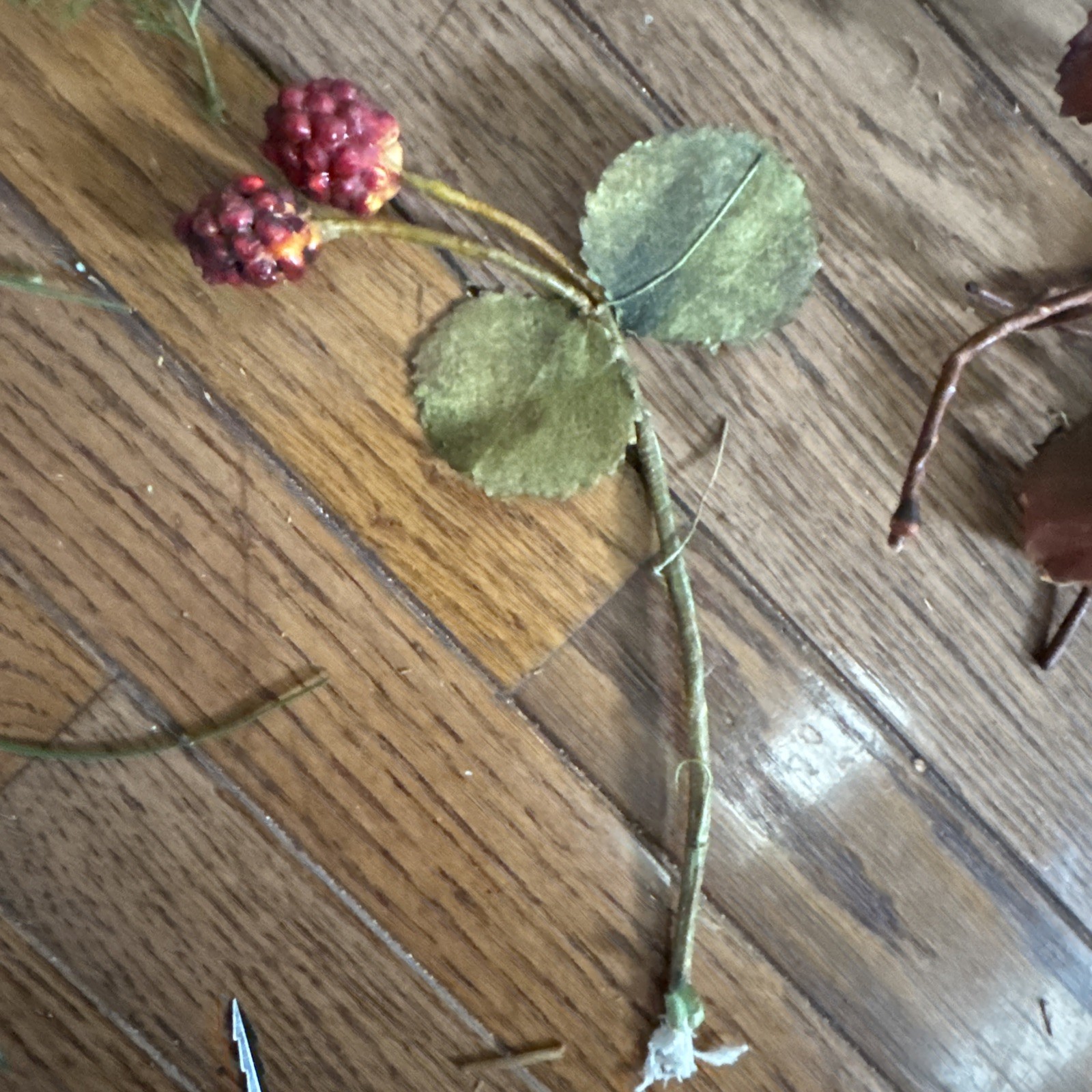 VTG artificial frosted berry floral picks Onion Grass Peperomia foliage berry