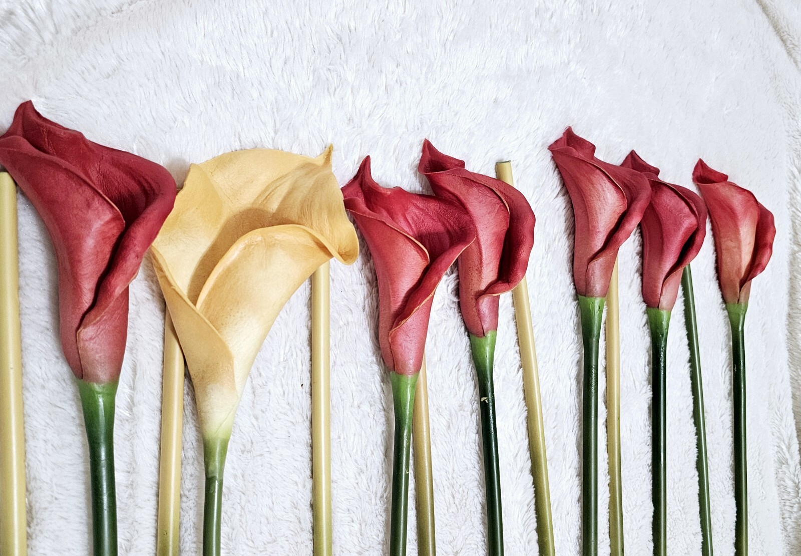 14pcs Faux Calla Lily Flowers 26″ Tall with French Galvanized Vase + 3 Decorativ