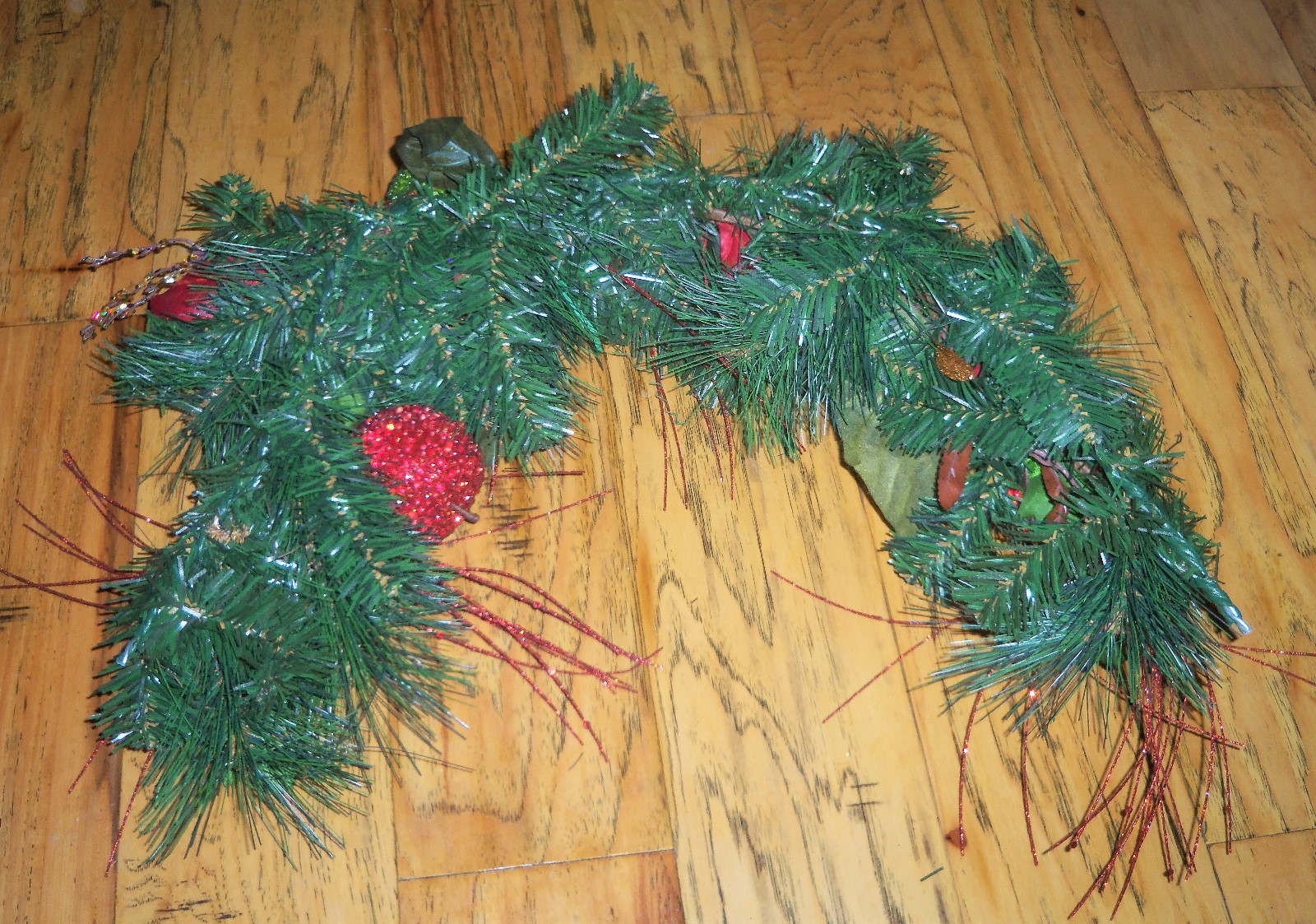 Artificial Sugar Coated Faux Fake Fruit & Foliage Wall Hanging Garland Spray Red