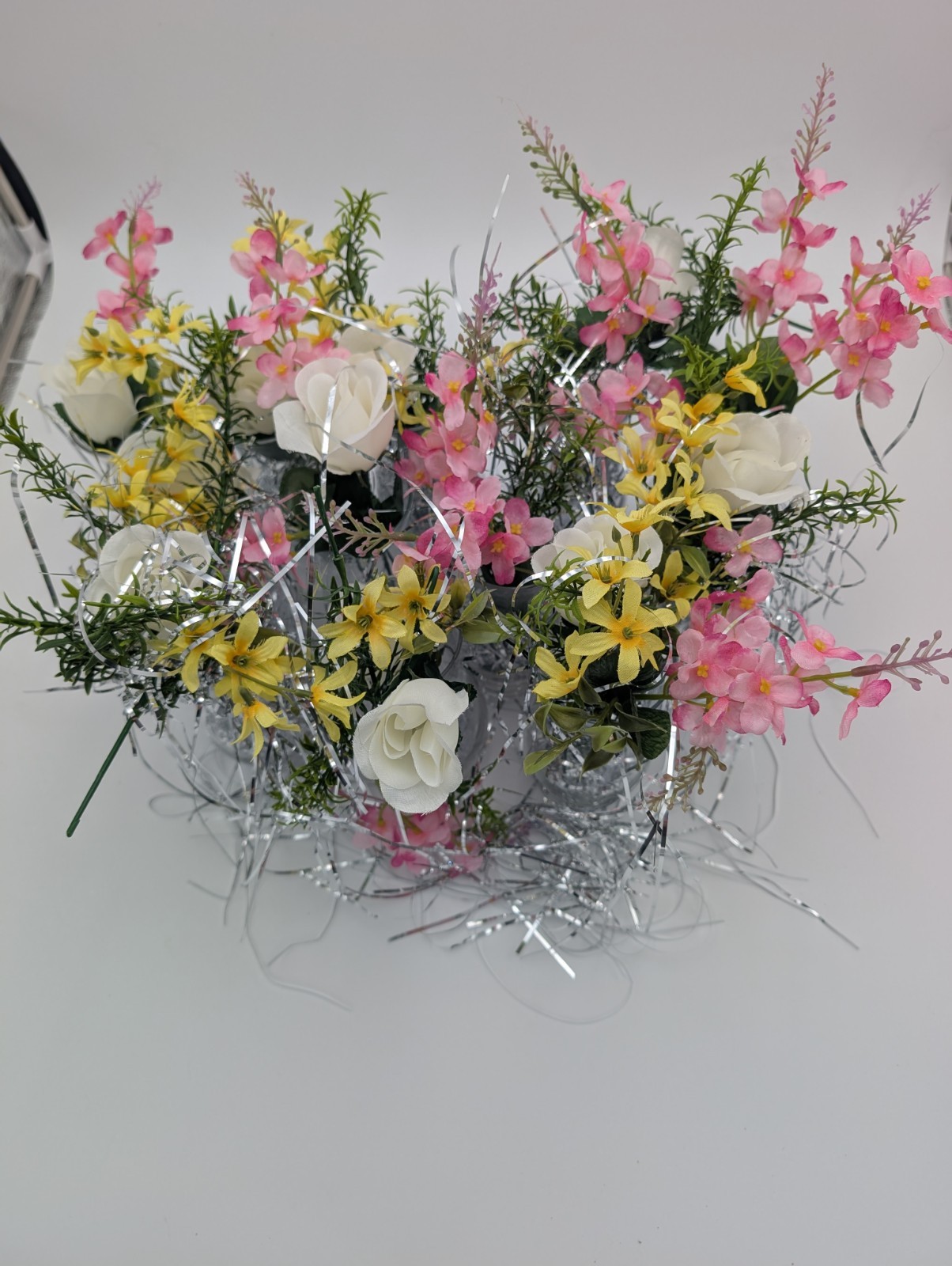 12 Vases with tinsel artifical flowers clear stones