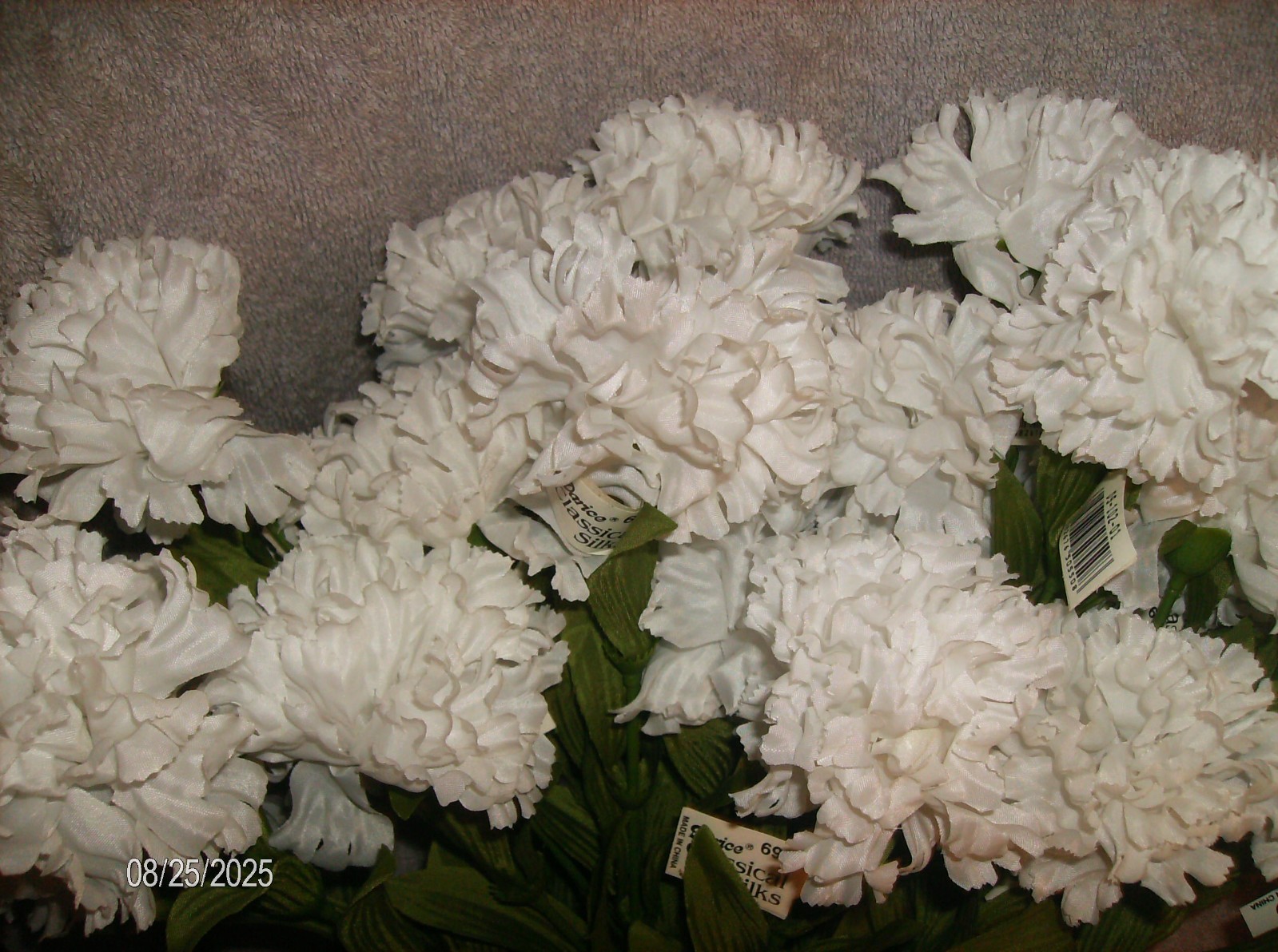 2 DOZEN WHITE MUMS STEMS 24 PC DARACE WASHABLE SILK SATIN NEW IN PACKAGE