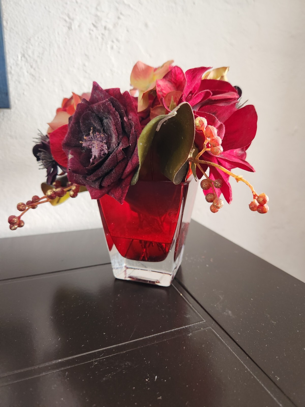 Small Red Artificial Silk Flowers with Red Glass Vase Faux water for Table Home