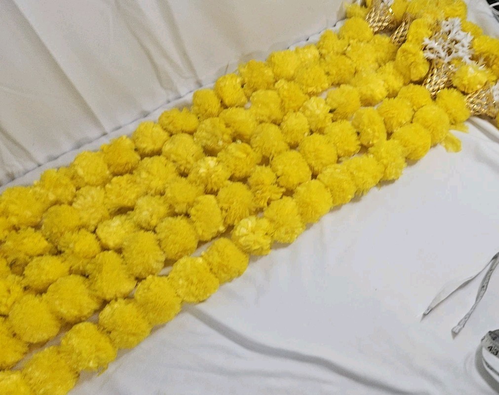Artificial Marigold Flower Garlands With BELLS Pack of 5 – 5ft Each 50th Anniv