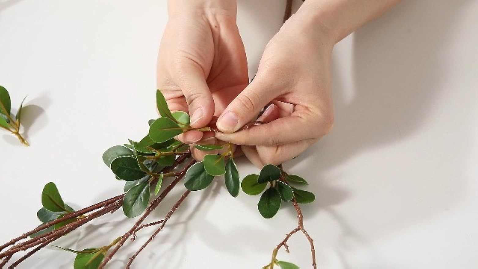 4Pcs Realistic Artificial Greenery Stems – 43″ Faux Branches for Vase