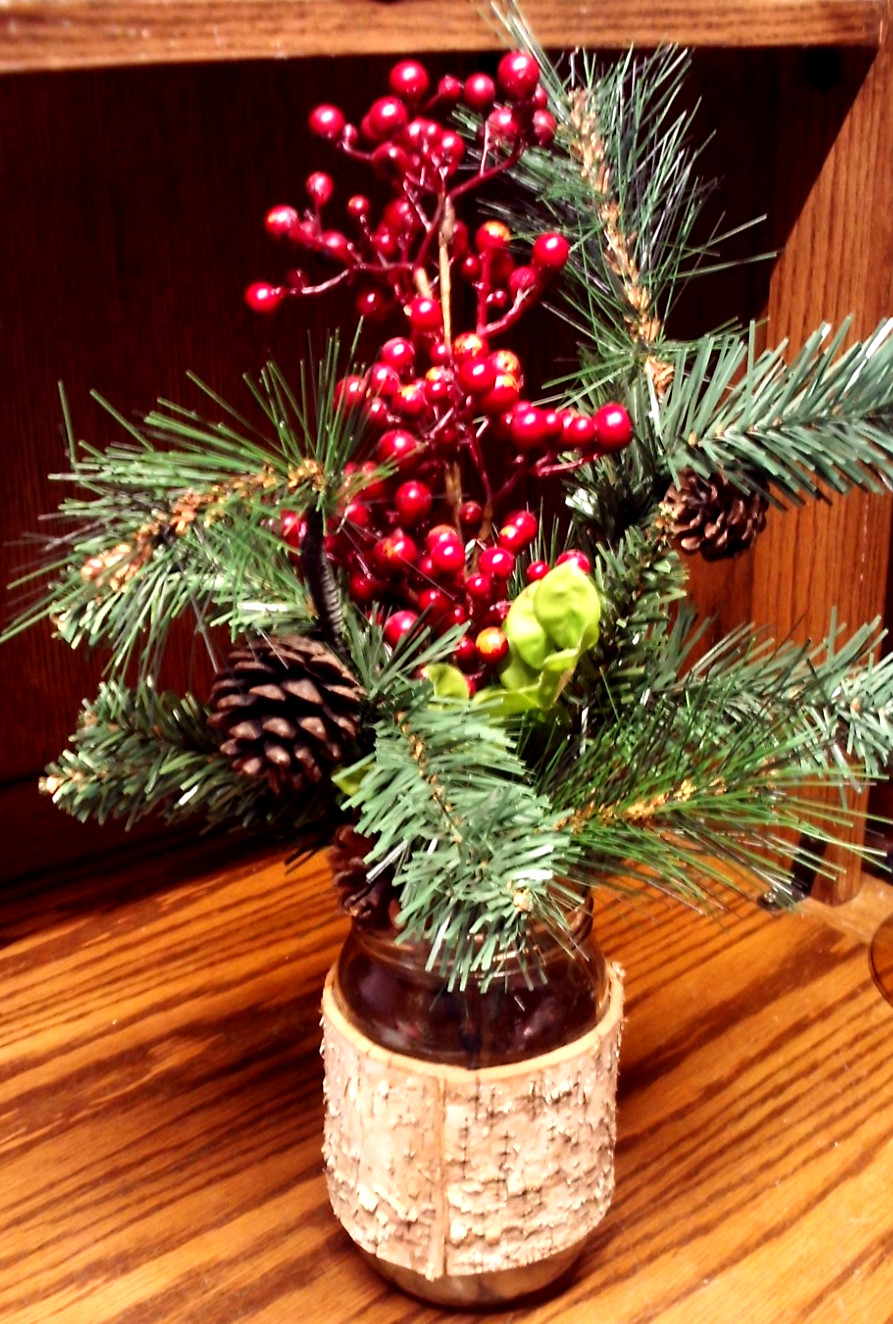 CHRISTMAS 16″ Centerpiece Faux Berries-Greenery-Cones-Glass Jar-Bark-Rocks 1013