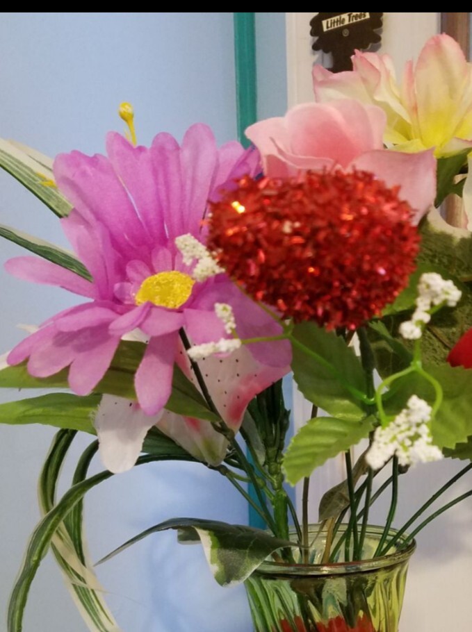 Beautiful green’ish unique glass vase with silk fabric flowers Please go to my
