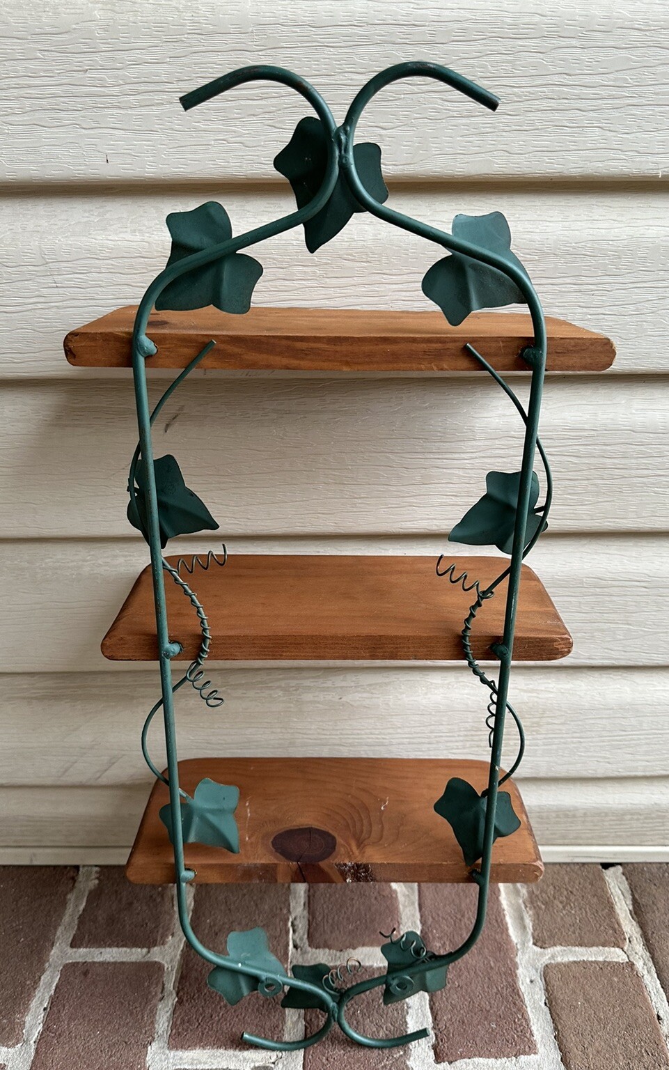 IVY WALL HANGING HOME DECOR METAL W/GOLD ACCENTS + SOLID WOOD BASE