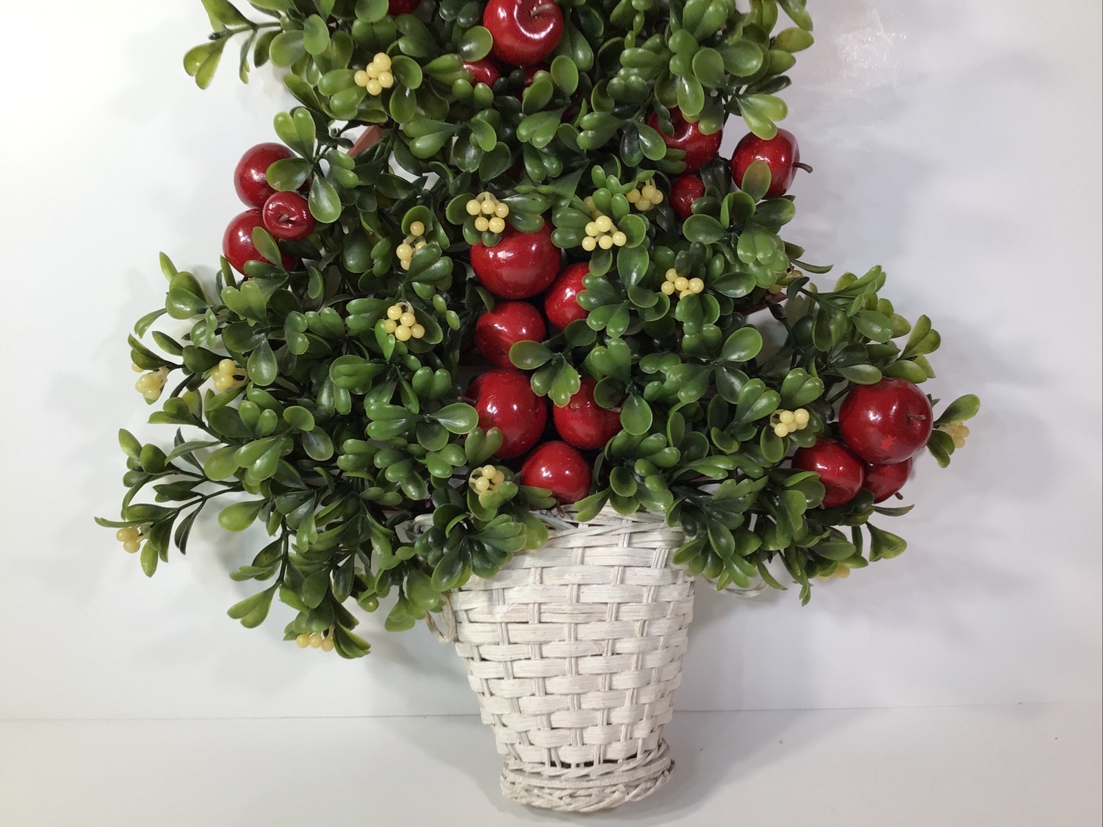 Vintage~MCM~ Green Boxwood Style Tree With Red Apples Wall Hanging Decor ~21”