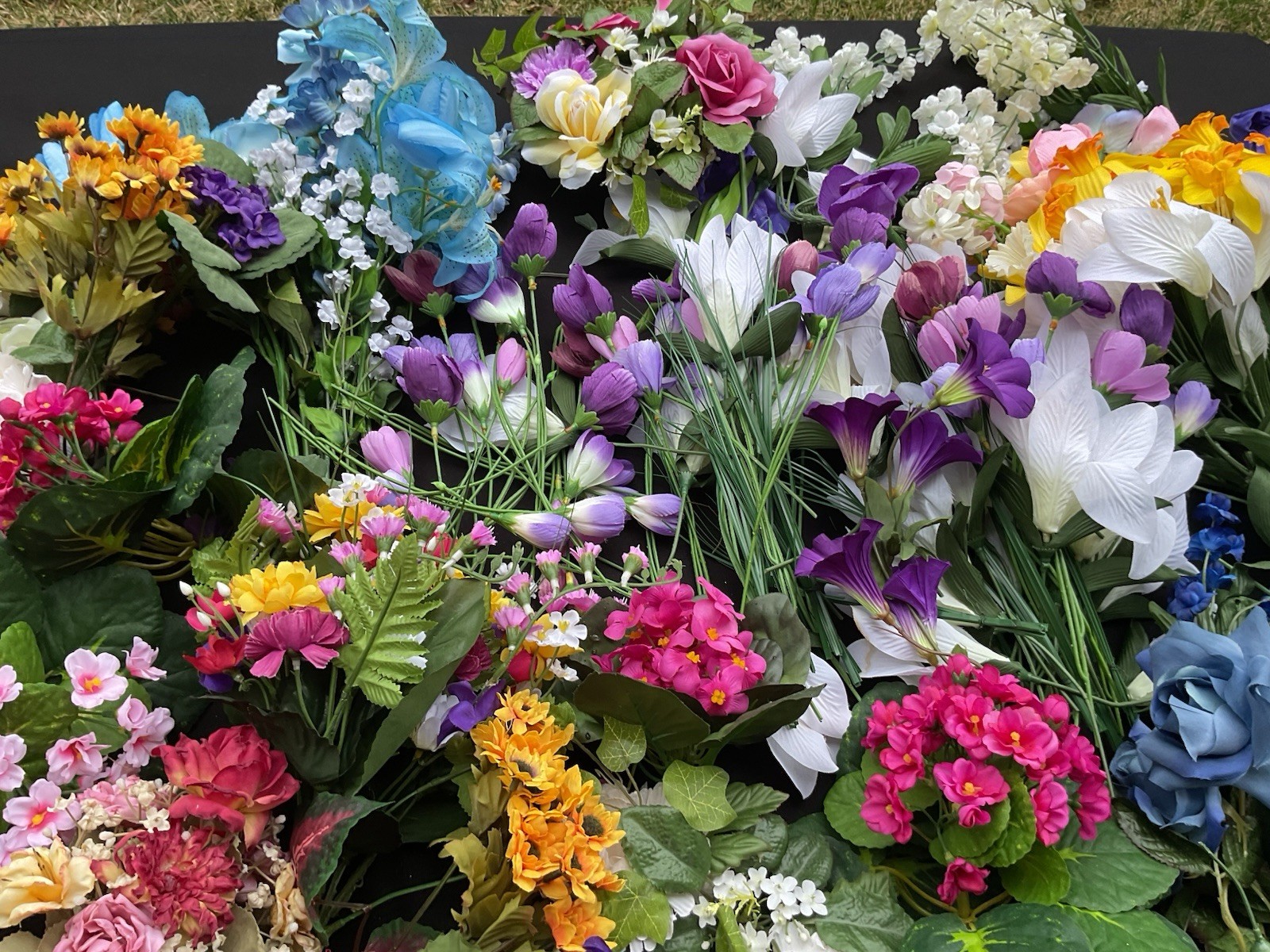 Artificial Flowers Lot Mixed Assorted Variety For Decor Crafts New/Used – 4 oz.