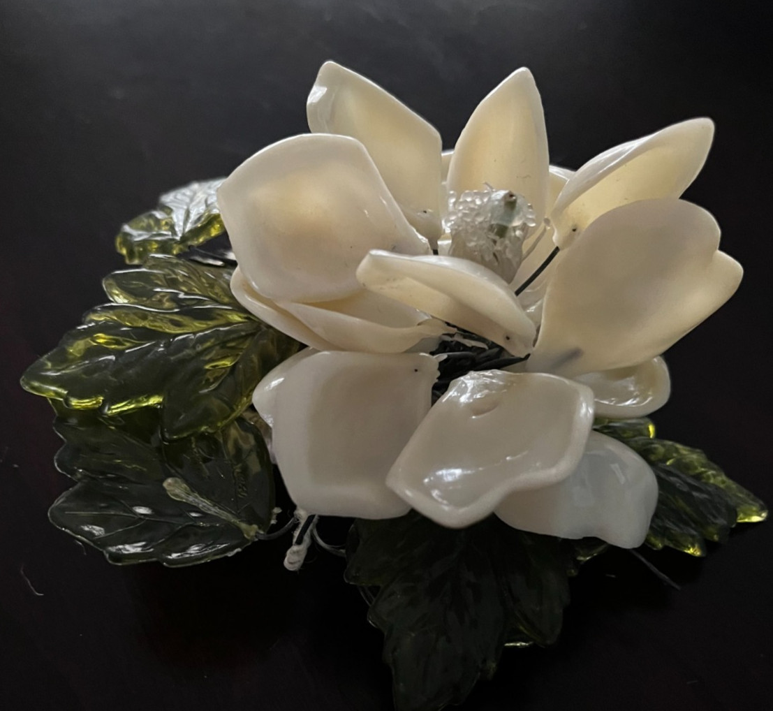 🌼VNTG 1960s LUCITE MAGNOLIA STEM • WHITE PETALS & GREEN LEAVES • WIRE‑WRAPPED