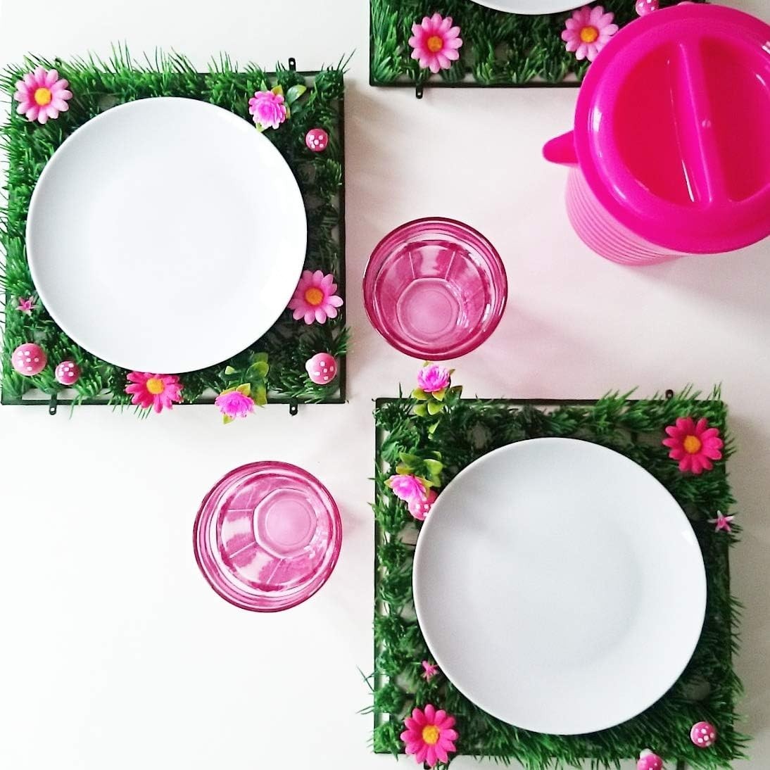 Artificial Grass Place Mat – Set of 4 Table Mats with Flowers