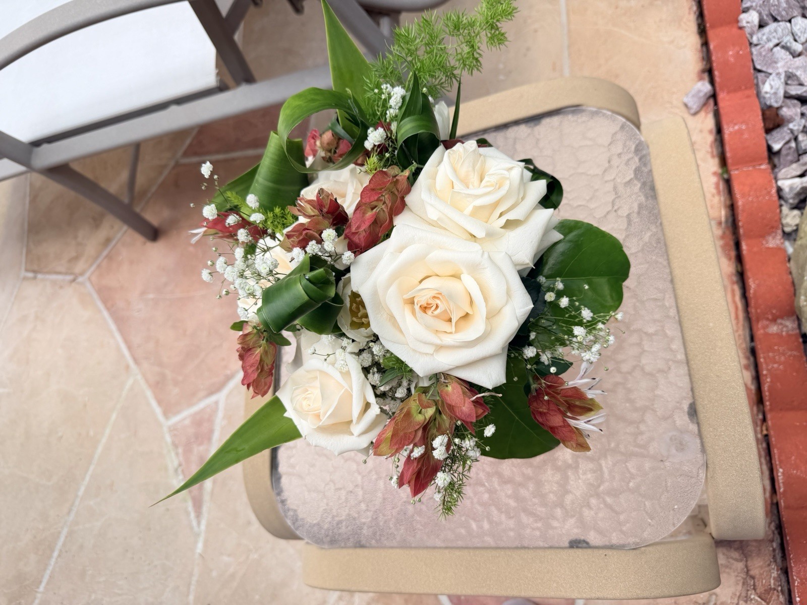 Fresh Rose and Baby’s-Breath Flower Arrangement, White Pink Green, Glass Vase