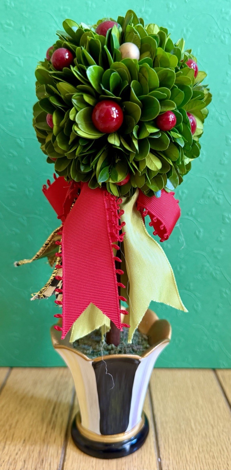 MacKenzie-Childs 10” Christmas Boxwood Red & Gold Courtly Check Topiary EUC