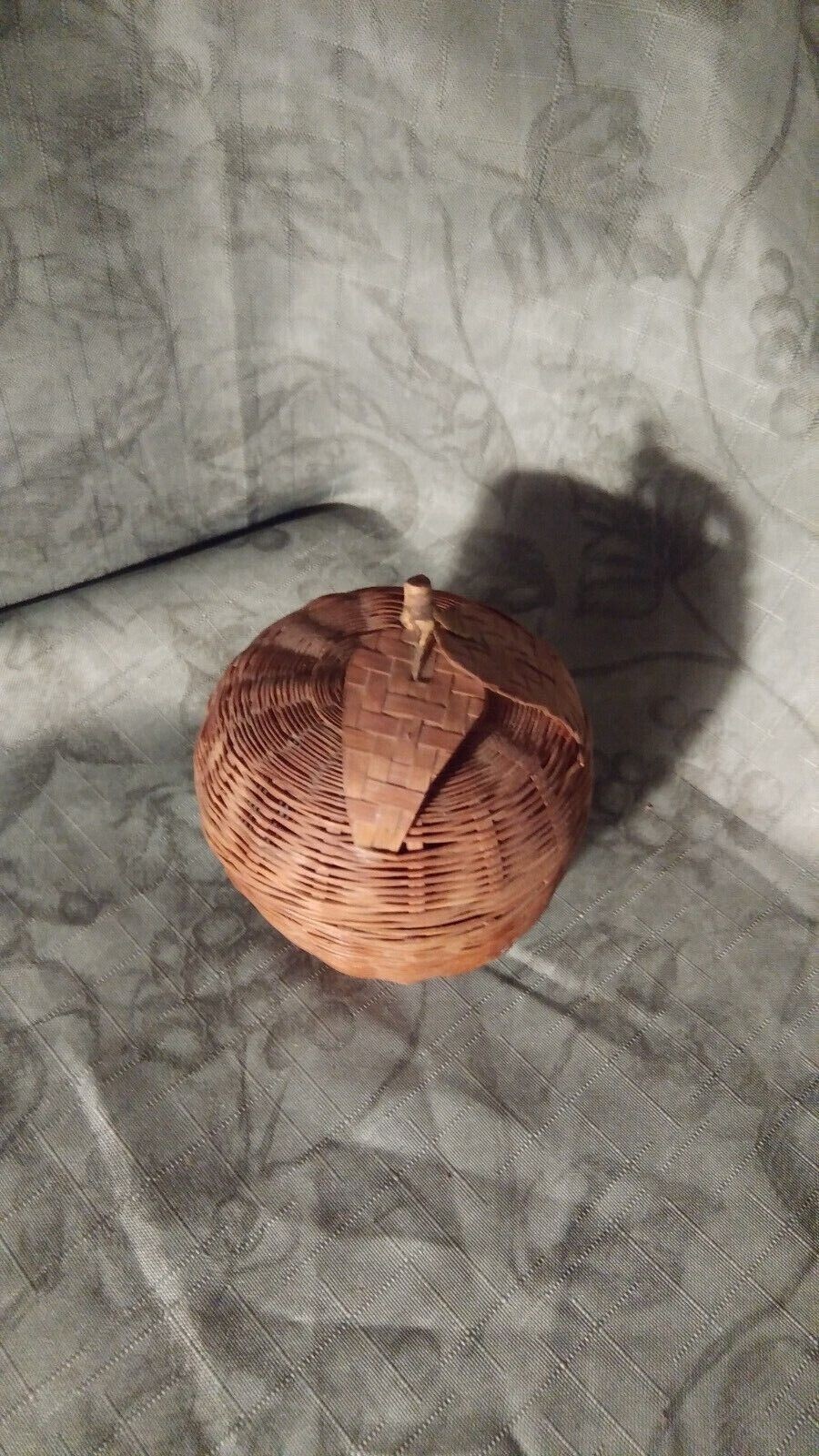 basket apple with two leaves