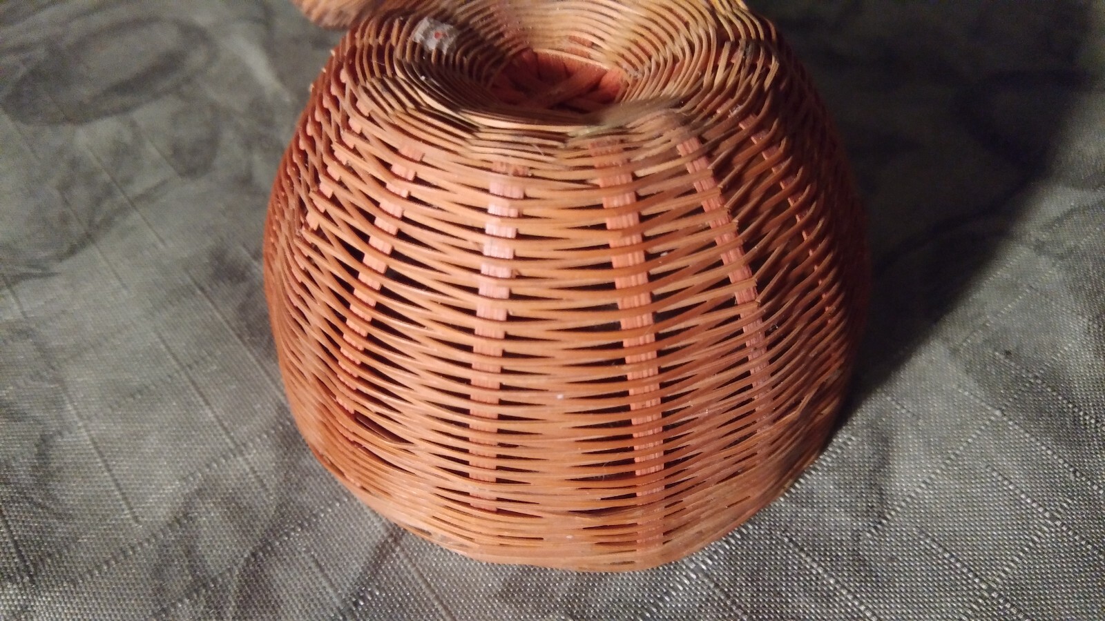 basket apple with two leaves