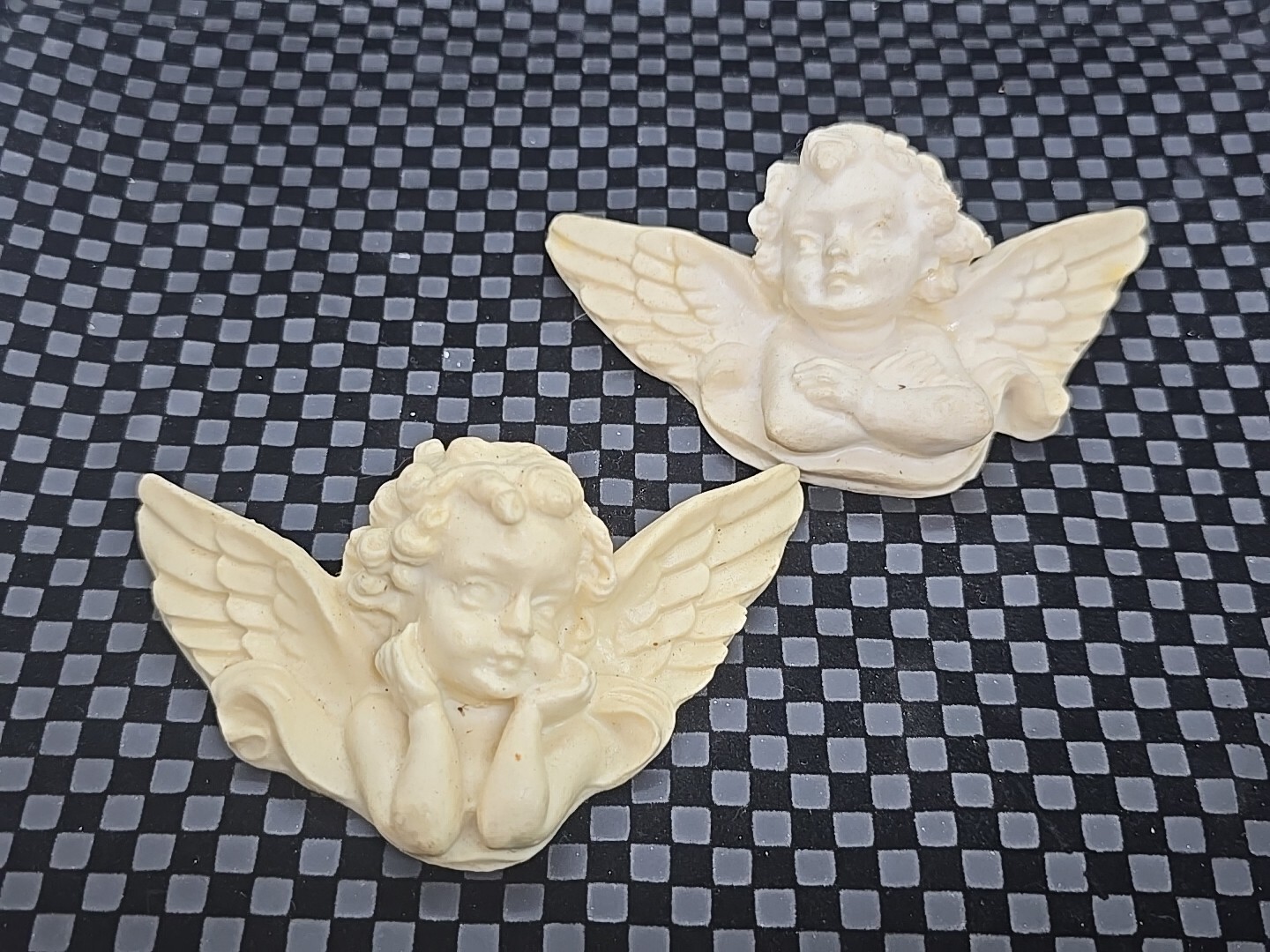 SET OF 2 WALL HANGING HOME DECOR Angels Cherubs. New With A Vintage Look MINT!