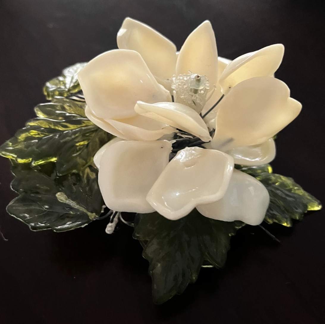 🌼VNTG 1960s LUCITE MAGNOLIA STEM • WHITE PETALS & GREEN LEAVES • WIRE‑WRAPPED
