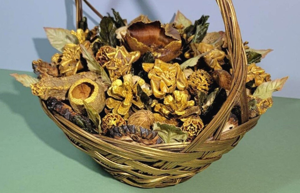 Thanksgiving/Christmas Dried Arrangement Rich Botanical Basket Table Centerpiece
