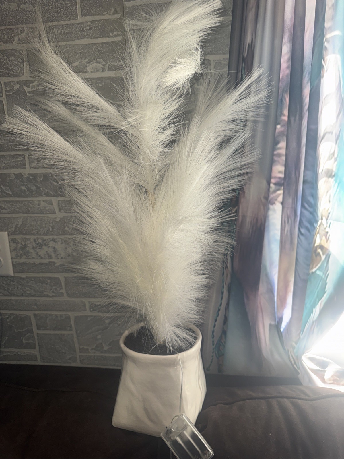 27″ White Faux Pampas Grass Decor , takes 3 AA Batteries Not Included