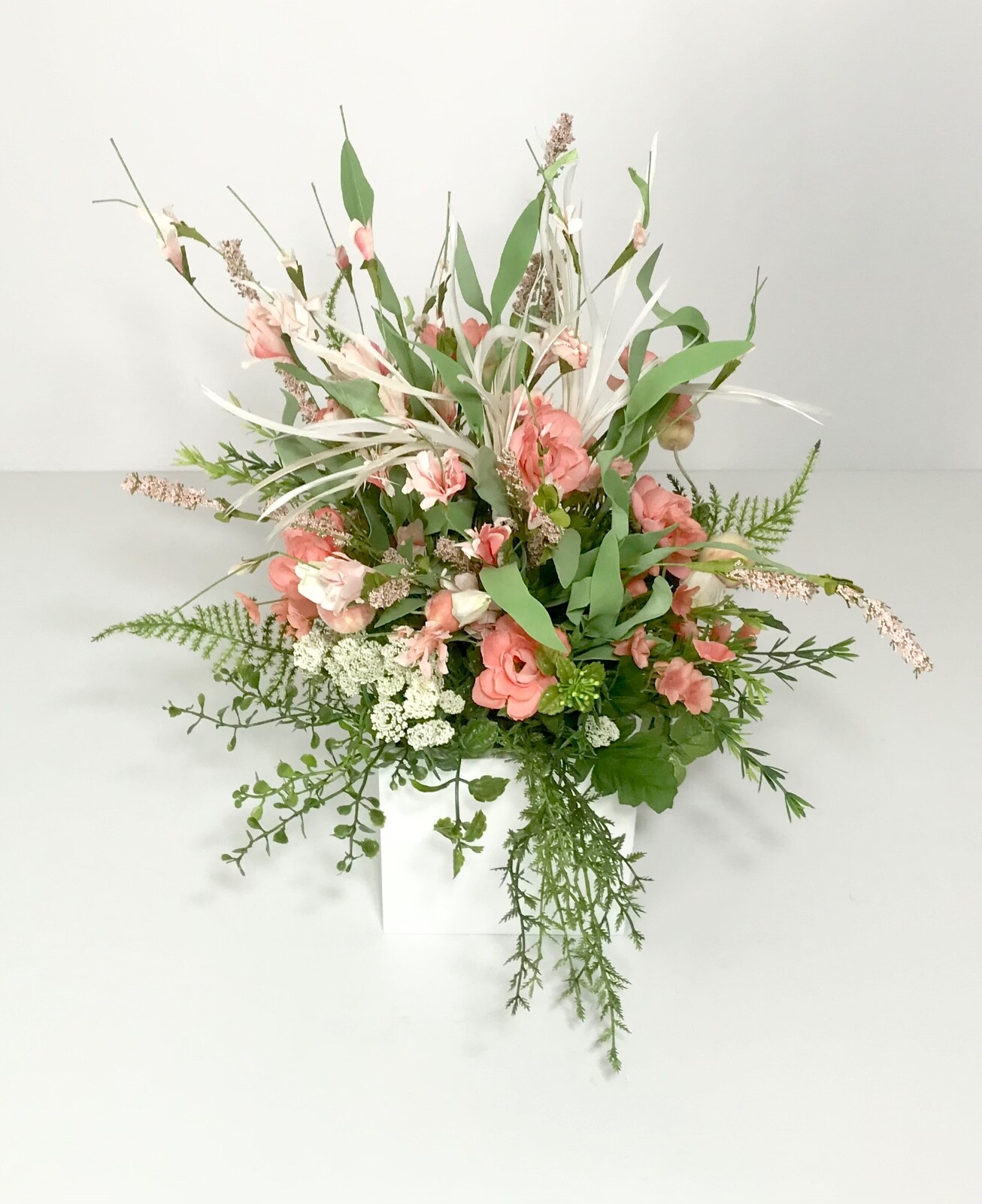 SUMMER PEACH PINK WHITE FLORAL ARRANGEMENT FLOWER CENTERPIECE HANDMADE GIFT NEW