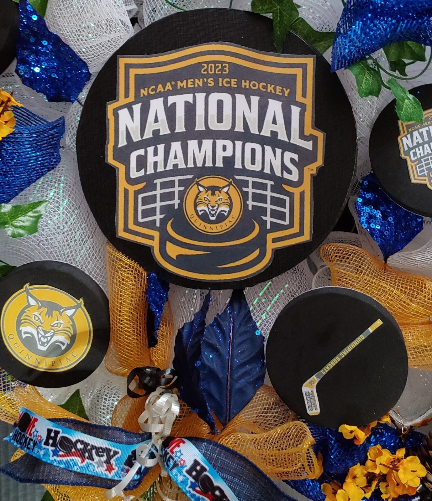 Quinnipiac National Champions 2023 Bobcats White 24″ Ice Hockey Deco Mesh Wreath