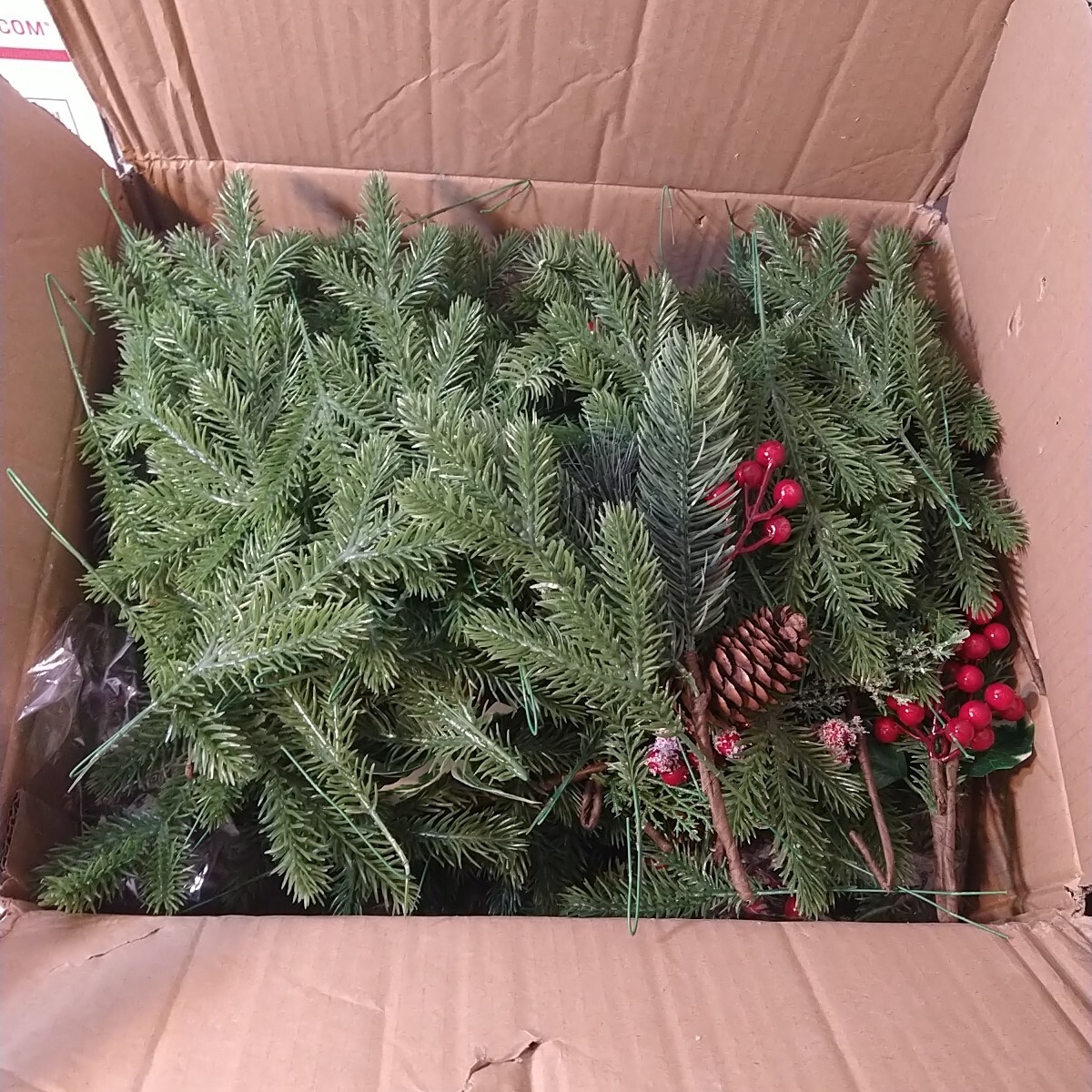 200 Pcs Artificial Christmas Picks & Sprays Green Pine Needles Pine Twig Branch