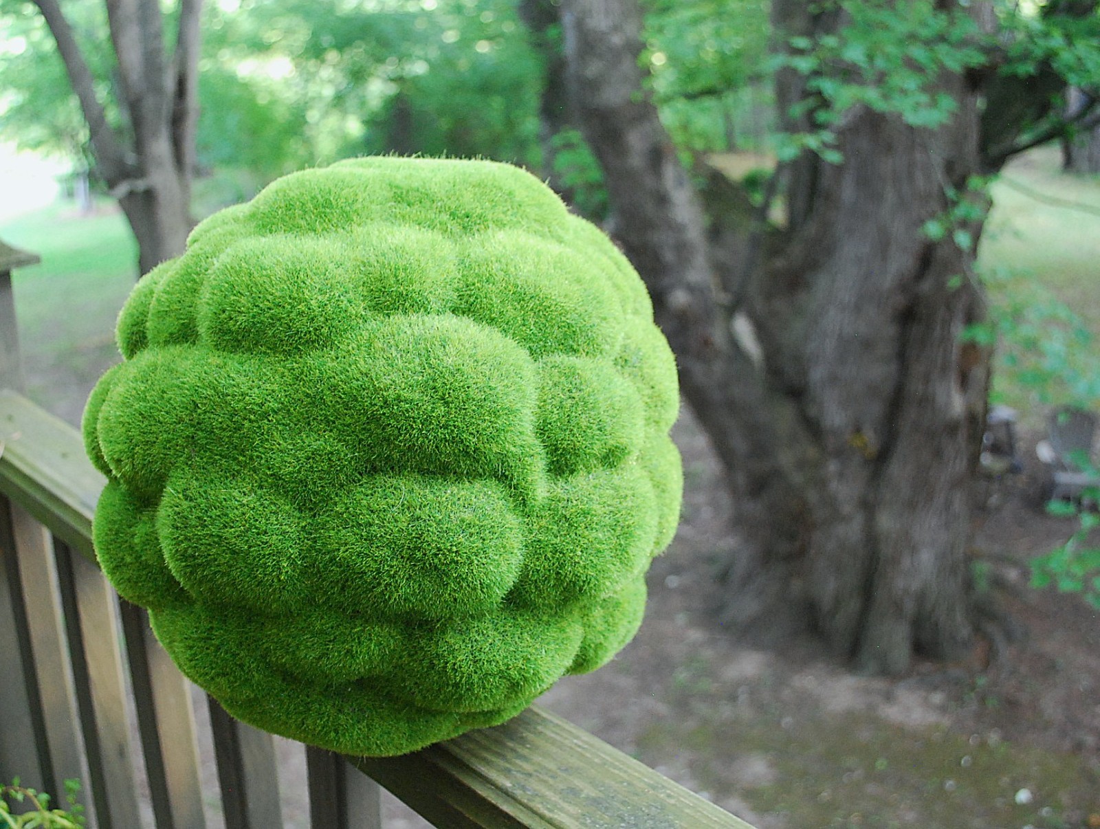 Vtg LARGE Green FAUX TURF GRASS TOPIARY KNOT/BALL 14″ Carved Textured Pattern