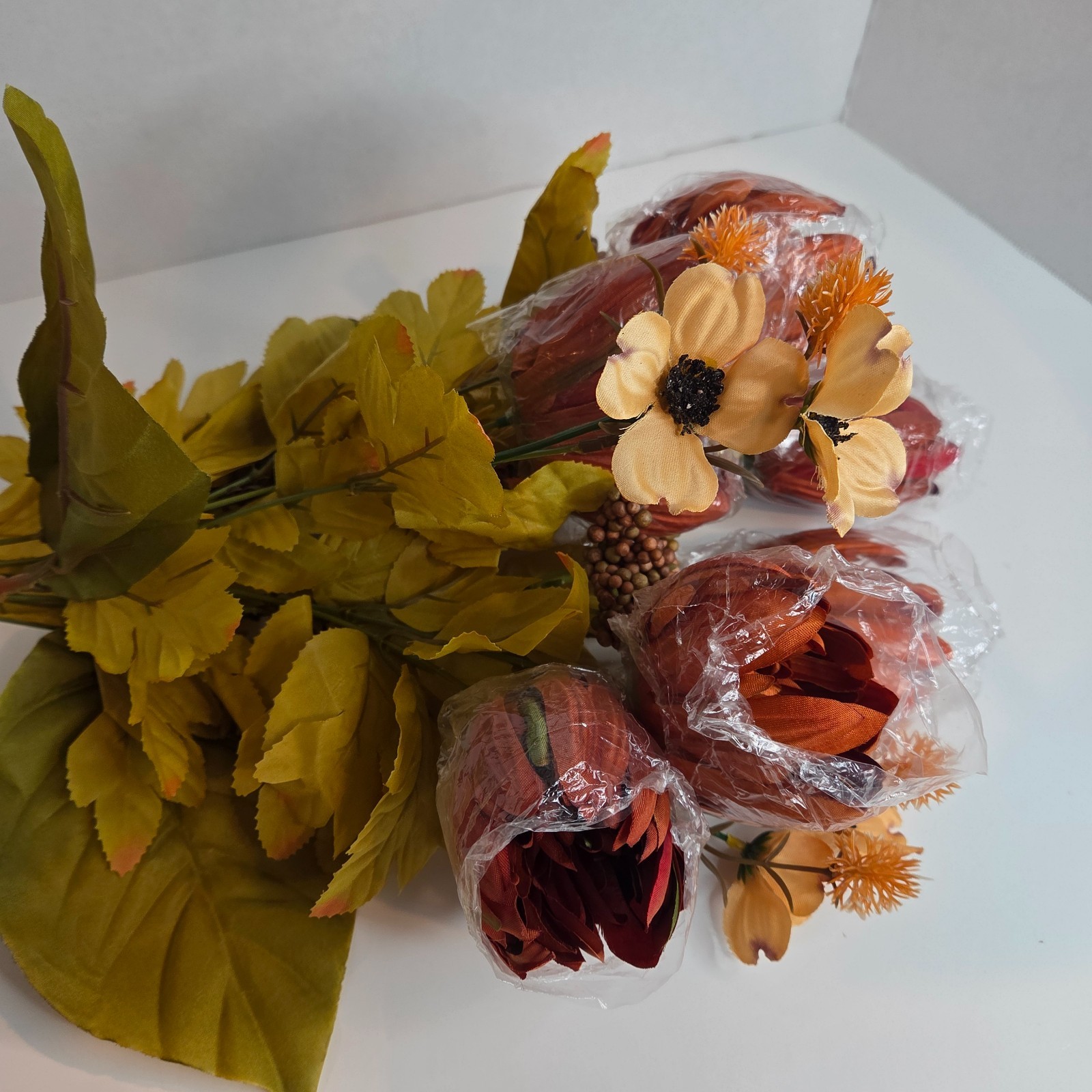 2 pcs of European-style faux silk flowers for home decor