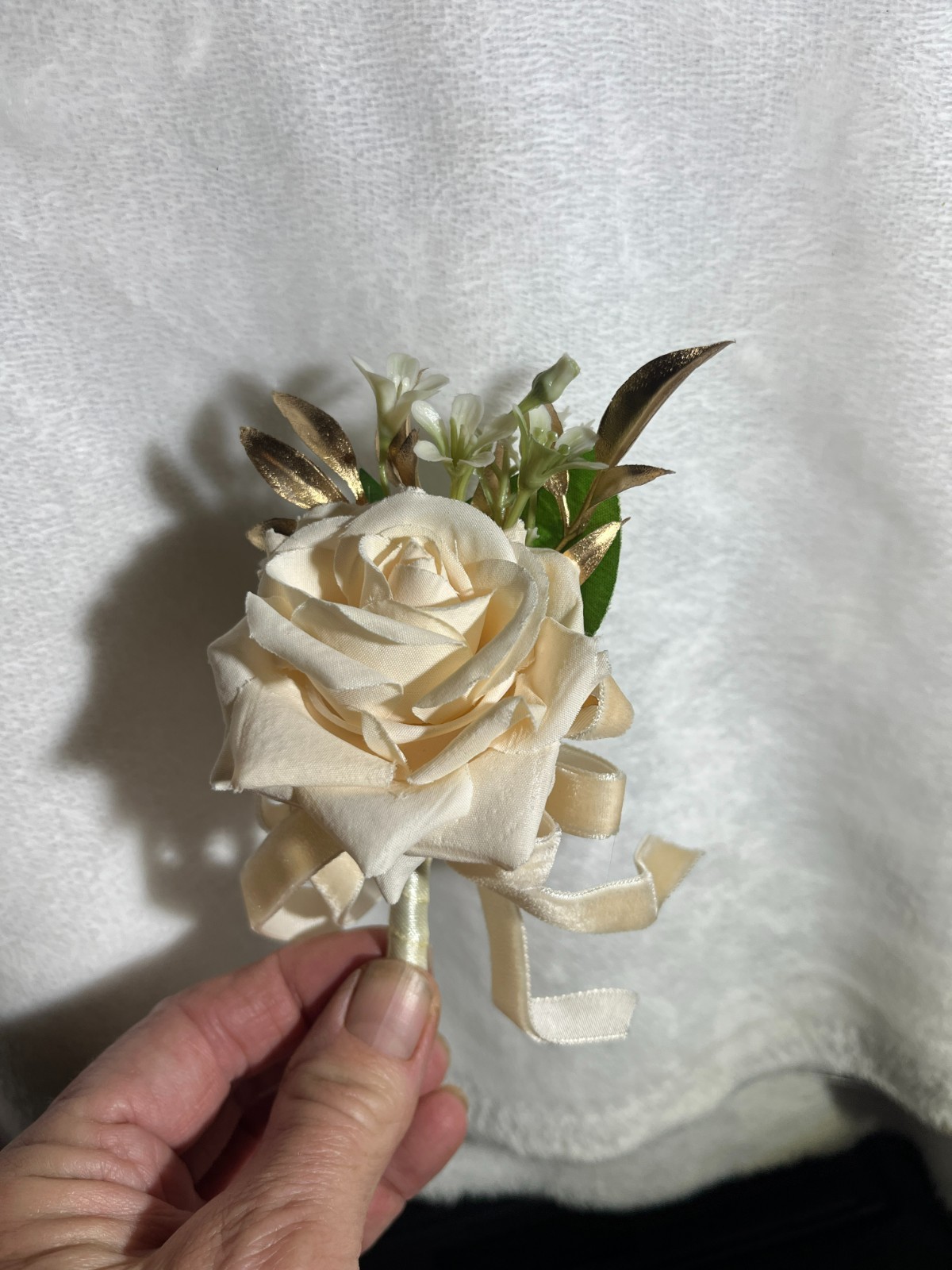 Set of 6 Serwalin Champagne Artificial Flower Boutonnieres NIB