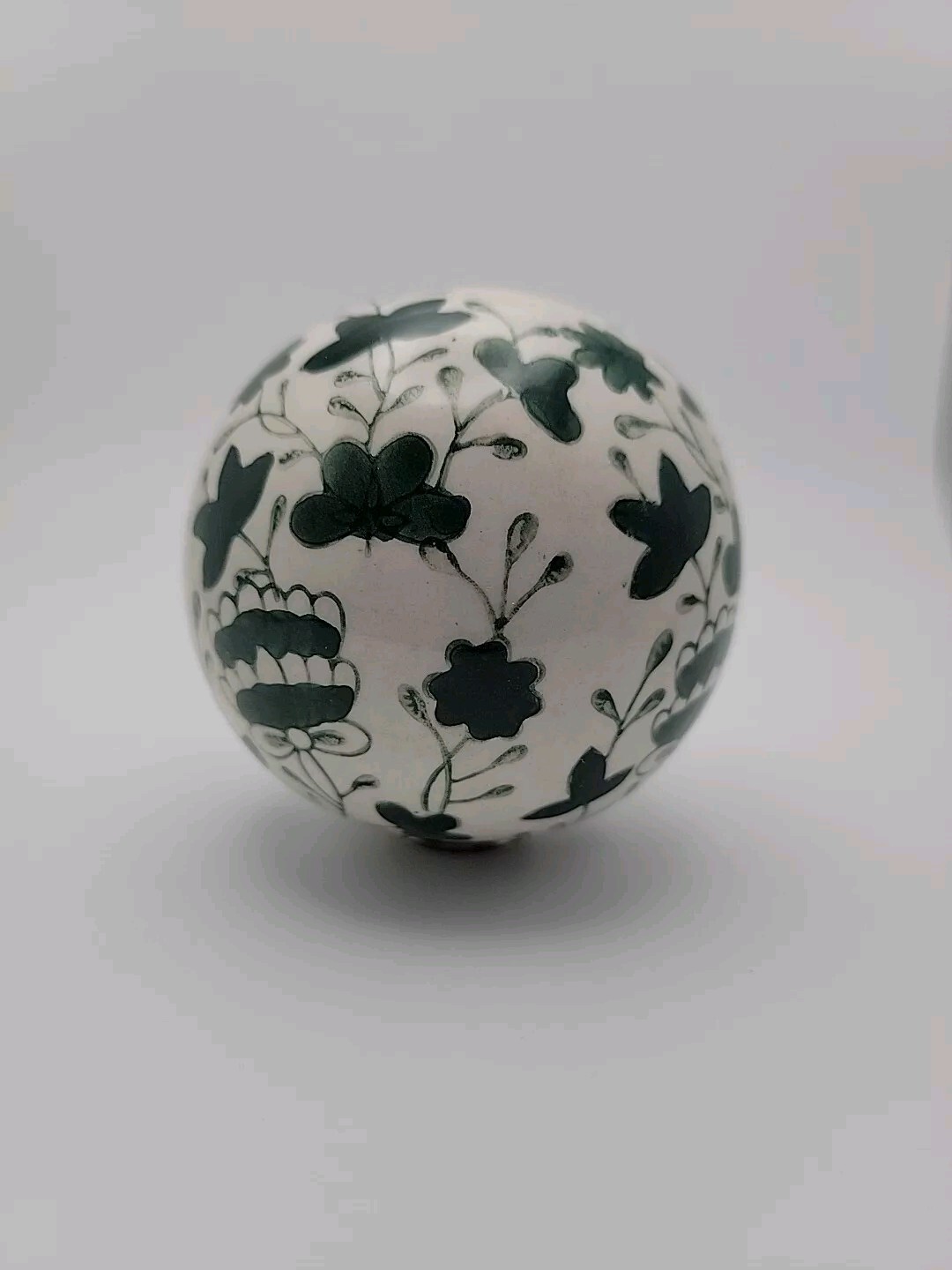Decorative Ball- Cream & Hunter Green – 3.5 Inches