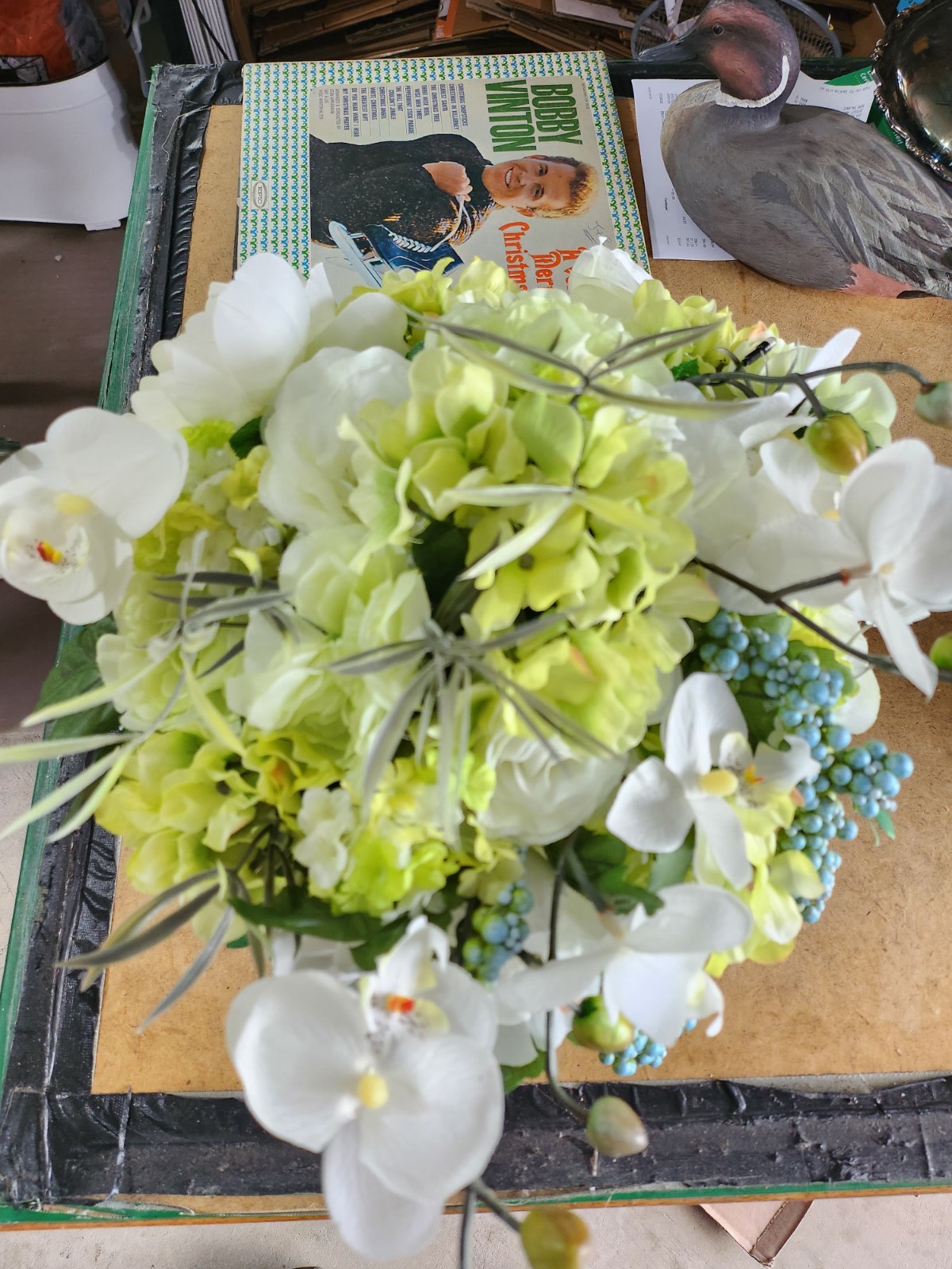 Fake Flower White & Green Arrangement in a Plastic Pot (RH 8-3)