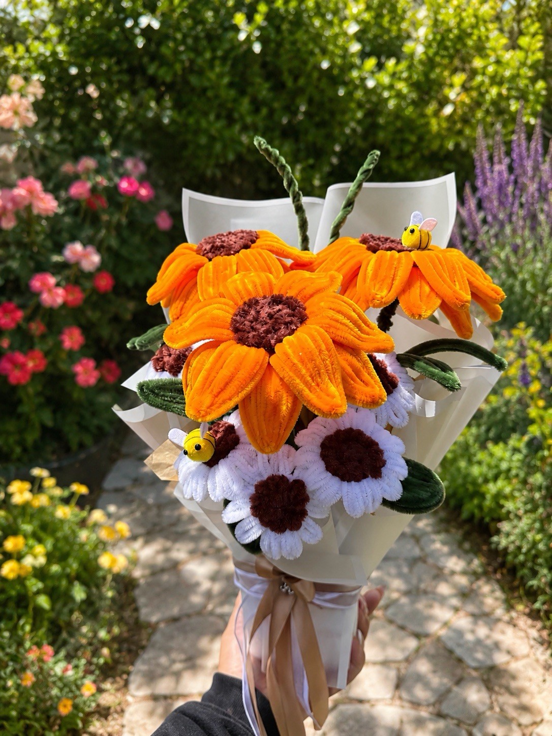 Handmade Eternal Sunflower Daisy Bouquet Bee Decor Crochet Pipe Cleaner Flowers