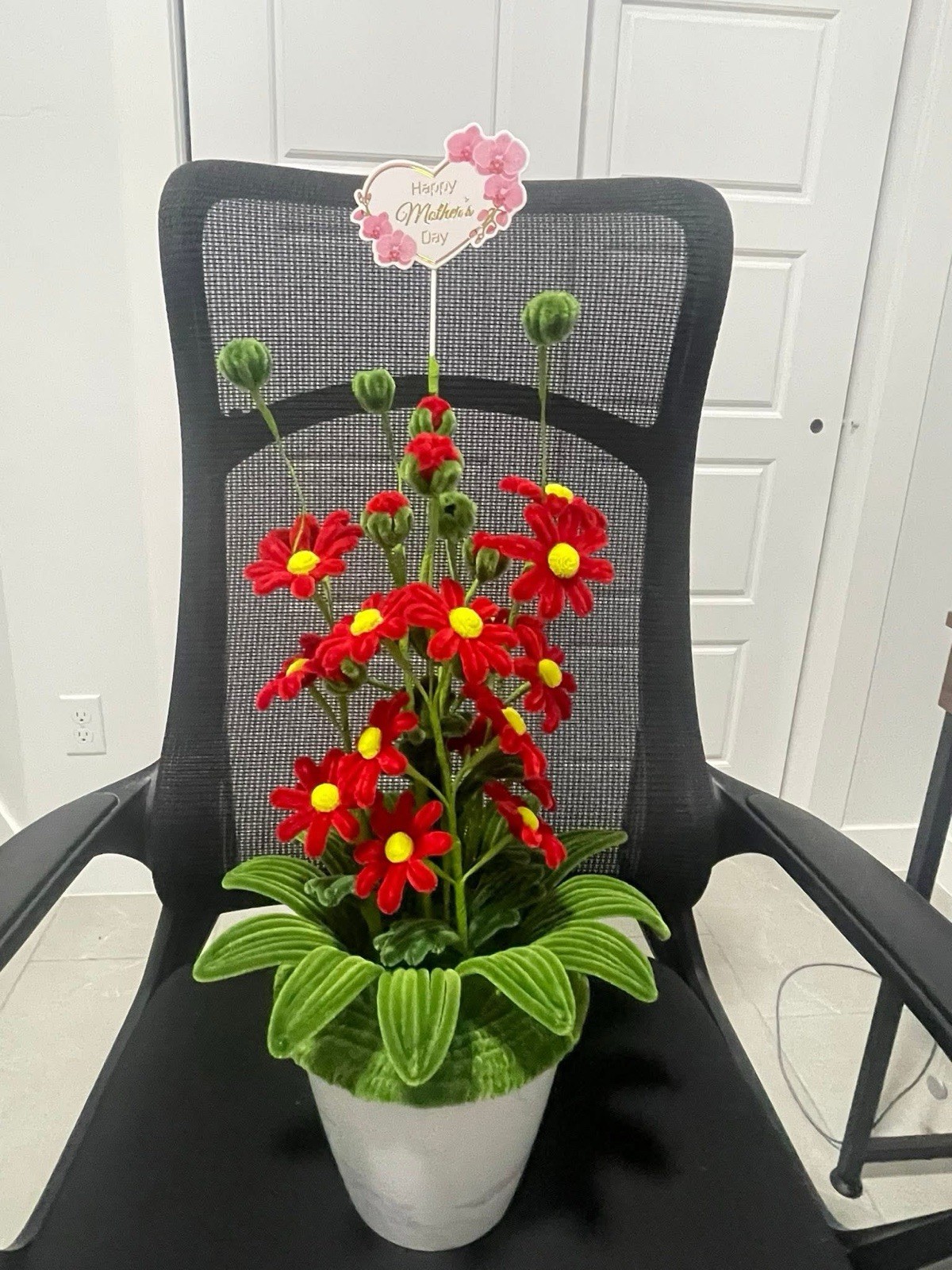 10 pcs/ $34.95 each FuzzyWire -Daisy Gerbera Lily Pot & Wrapped Bouquet