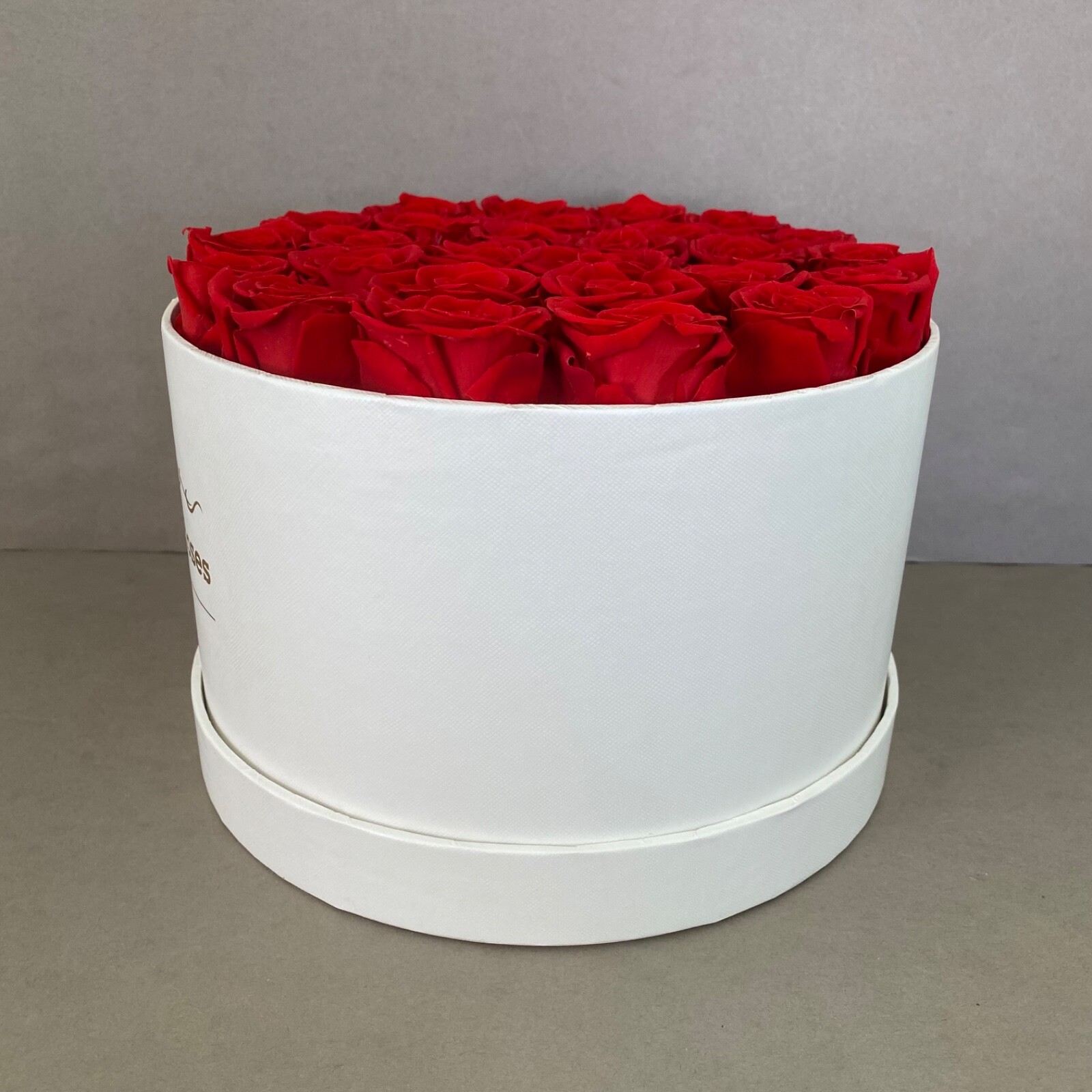 NIB Perfectione 27 Preserved Real Red Roses in Round Box ~ Lasts 3-5 Years