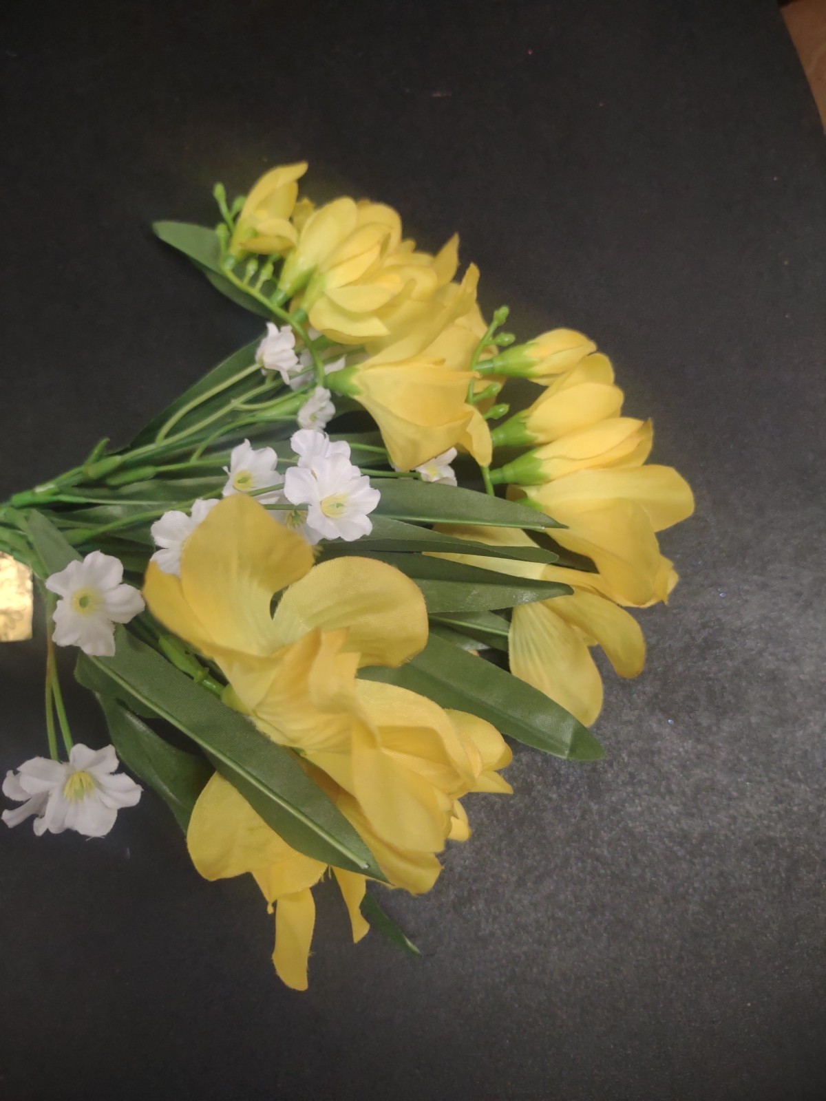 Vintage 10″ Silk Yellow Golden Freesia Bush, 5 Stems, Baby’s Breath & Foliage