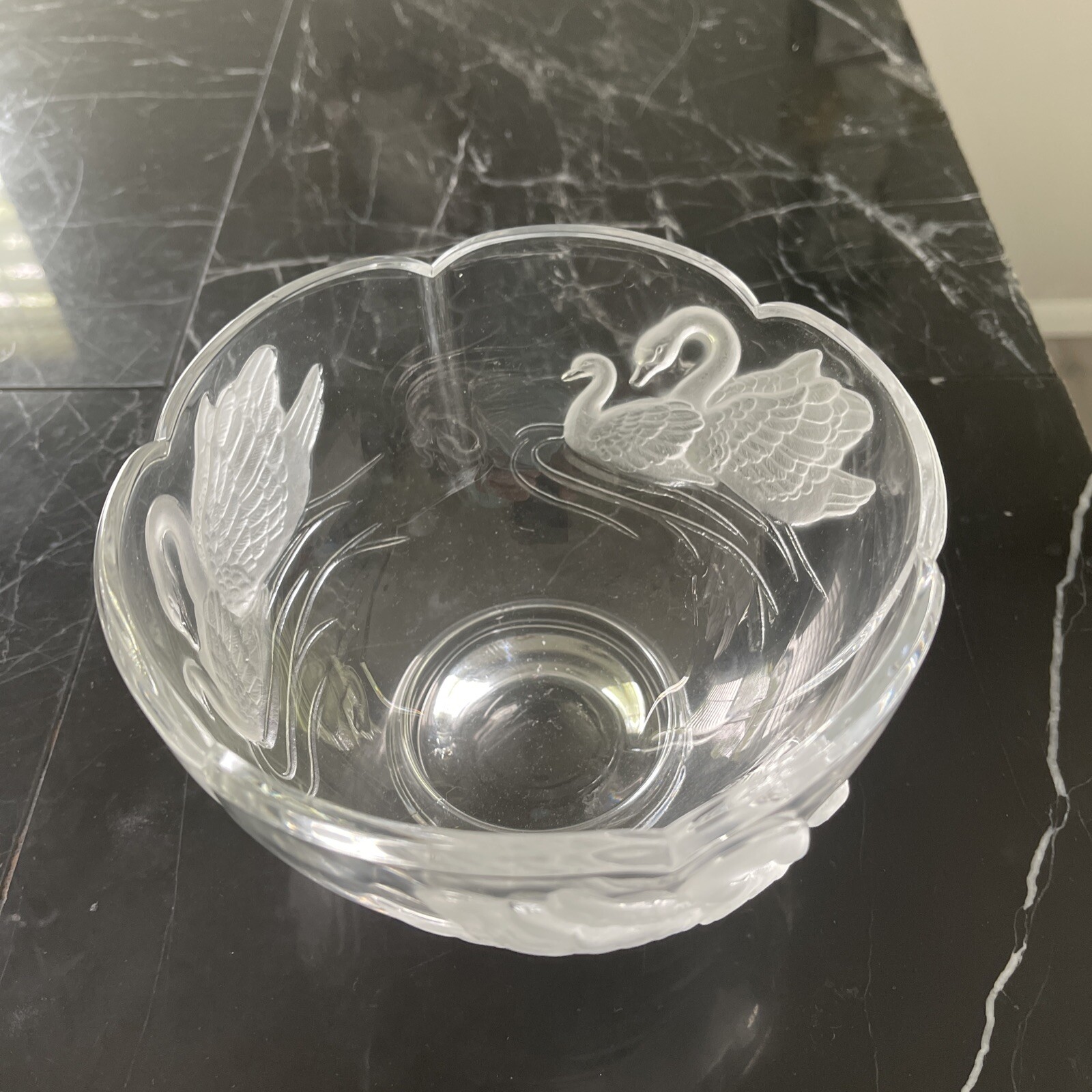 Teleflora 24% Lead Crystal Frosted Swan Round Bowl Centerpiece 4.25″ tall by 6″
