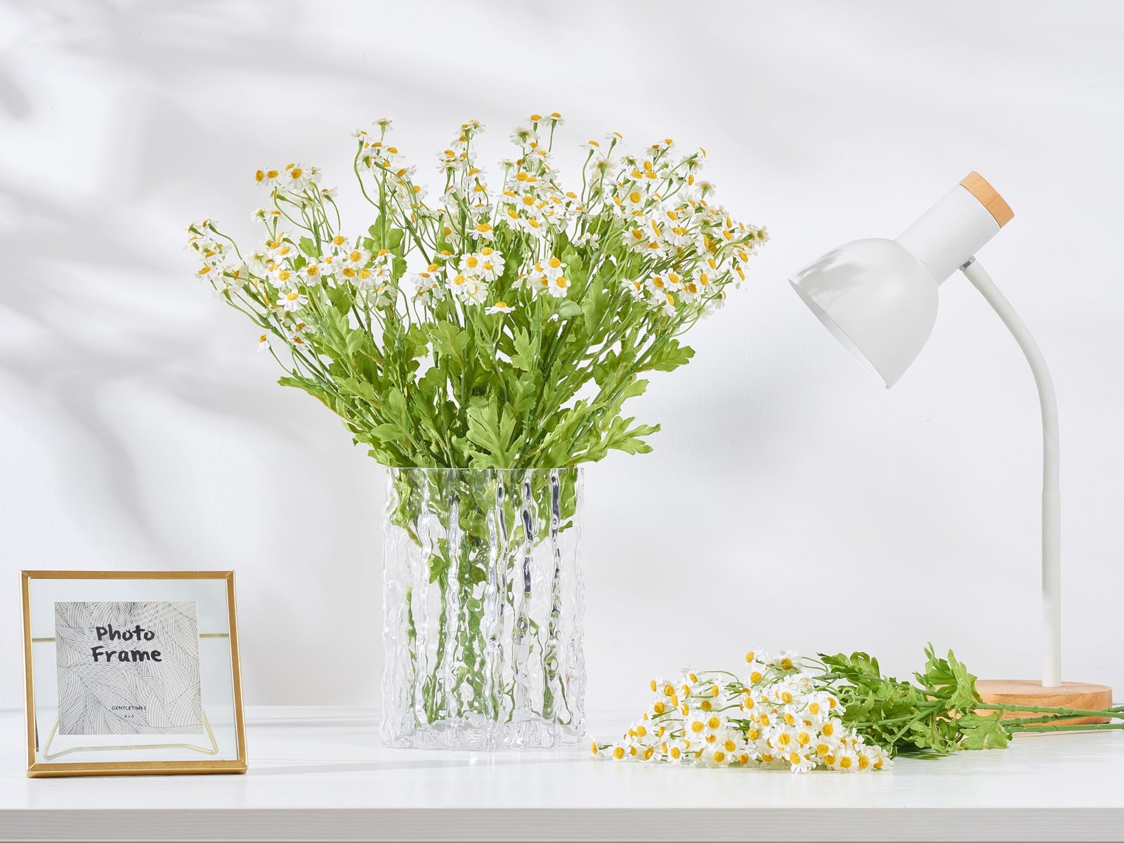 7 PCS 20.4 Inch Realistic Daisy Flowers Artificial Fake White Chamomile