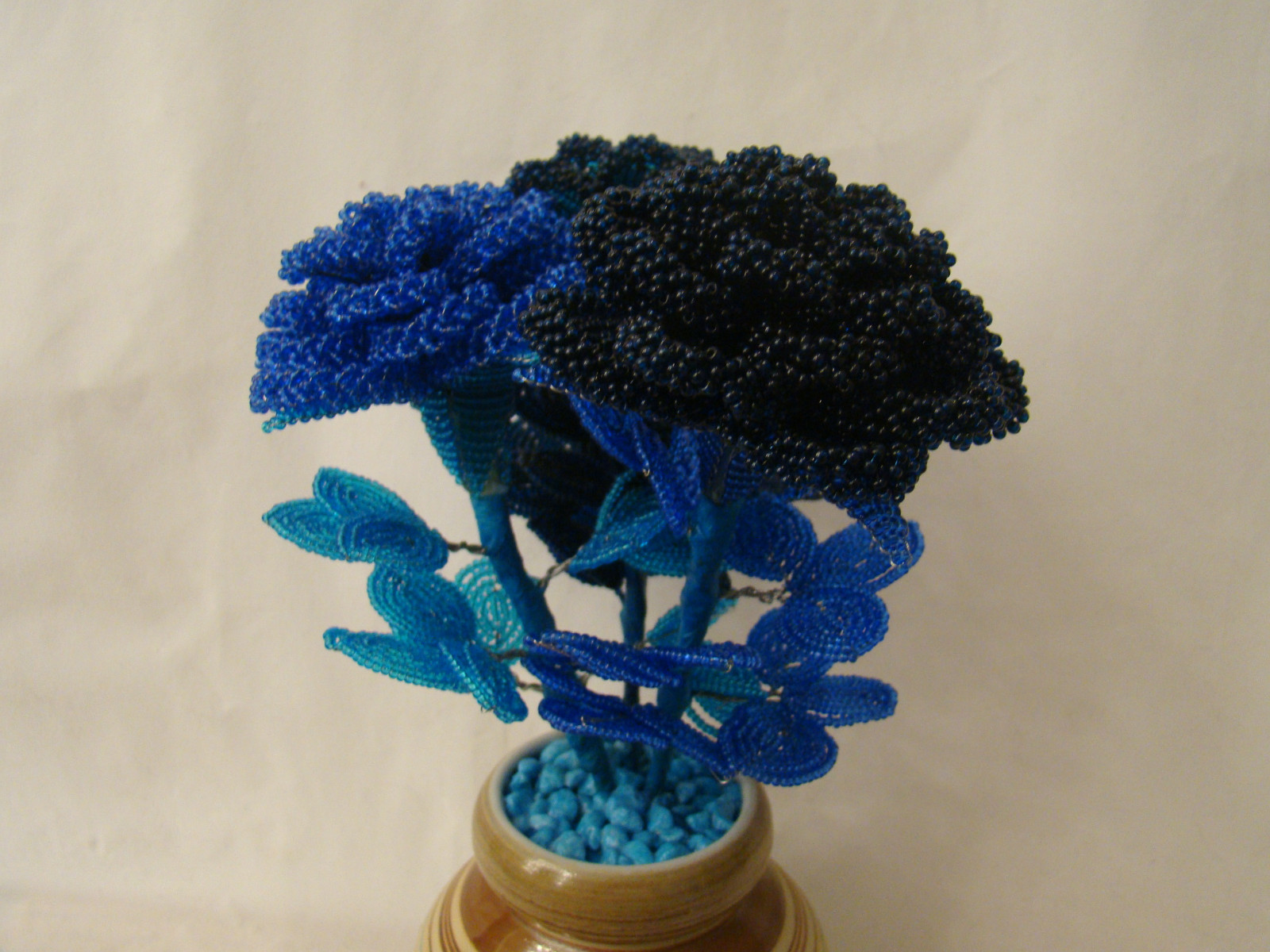BLUE PRECOSIA SEED BEADED ROSES X 3 SET IN CERAMIC VASE HANDMADE IN AUSTRALIA