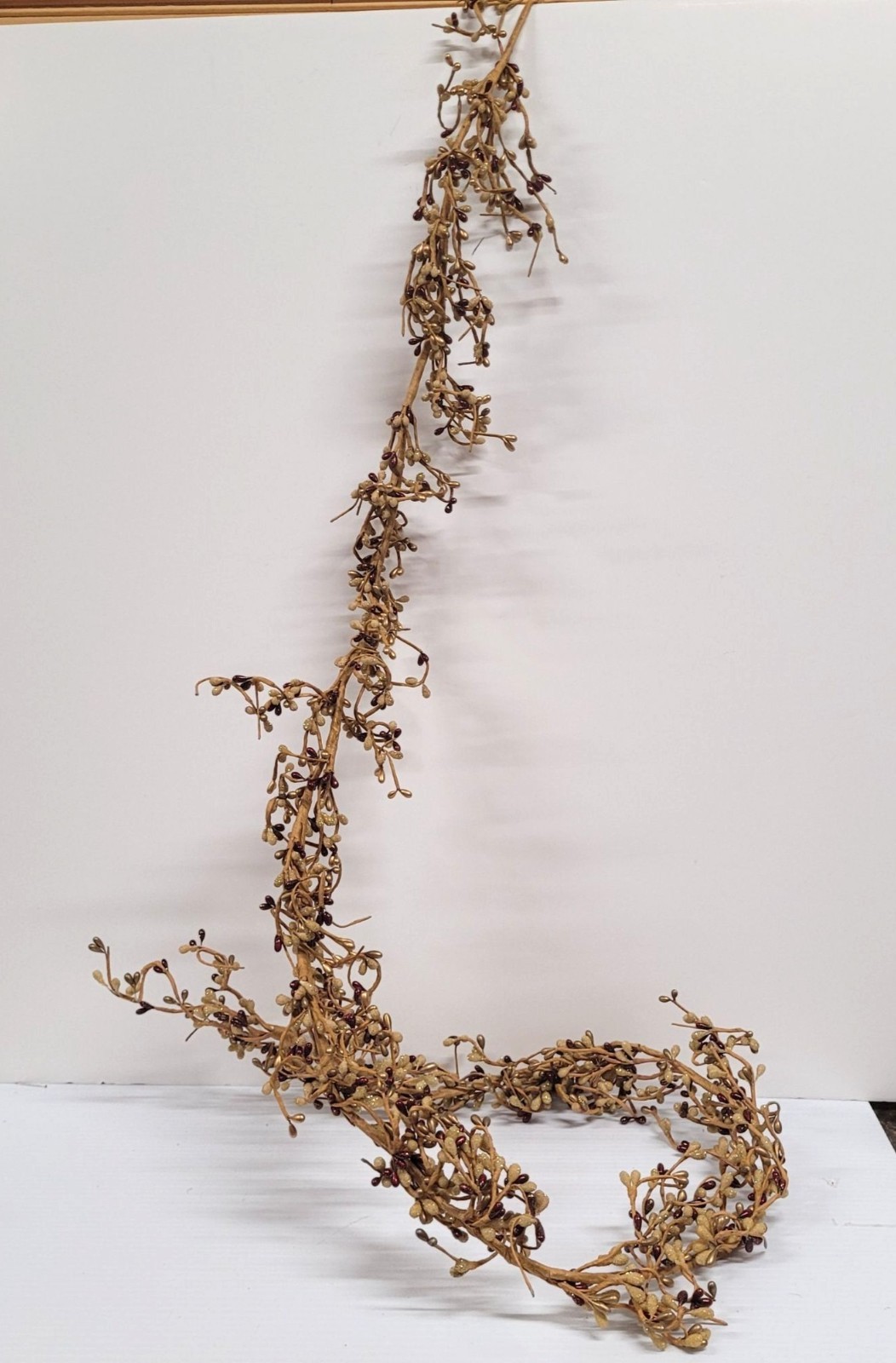 Garland Pip Berries Red Gold Frosted Tan 65″ Vine Farmhouse Primitive Decor