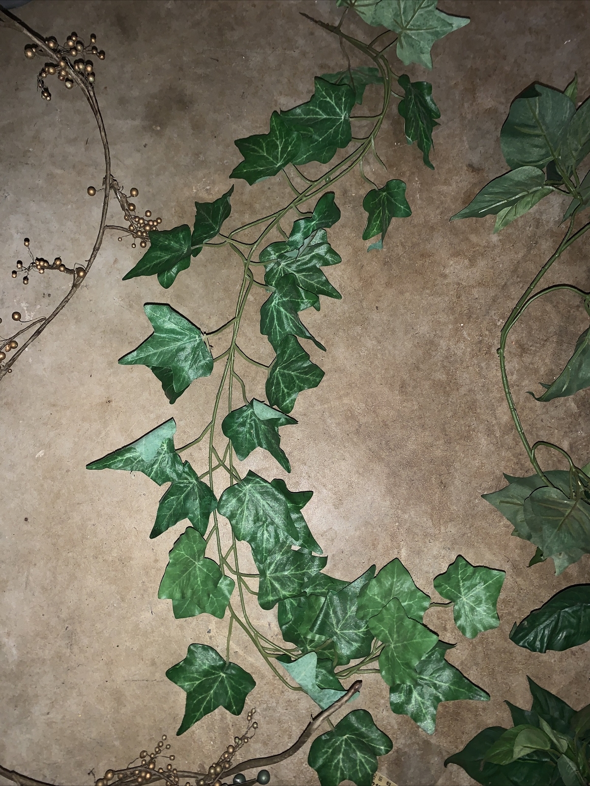 Assortment New Used Greenery Stems Vines Green Ivy Pip Berry Bush Garland ❤️tb5m