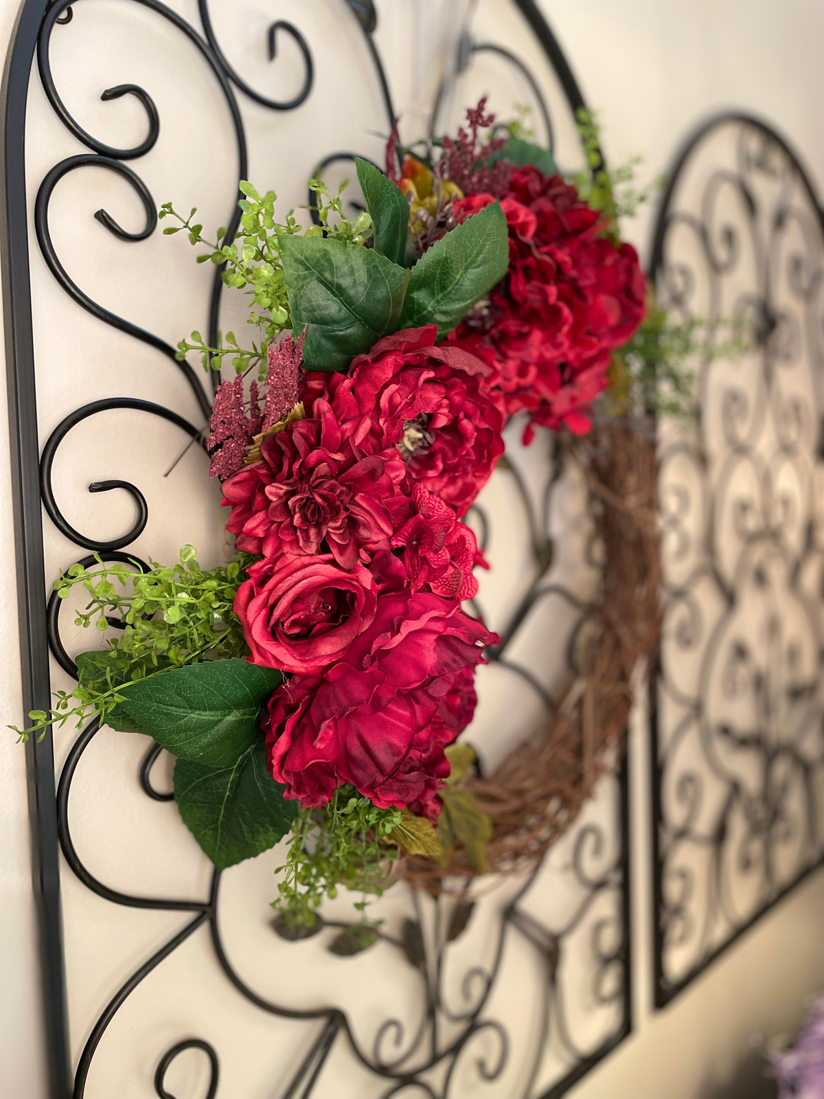 WREATH OBSESSION IN CRIMSON BEAUTY