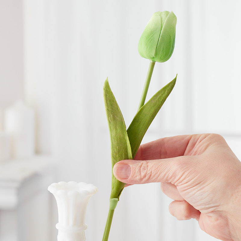 Package of 6 Realistic Spring Green Tulip 14-1/2″ Stems