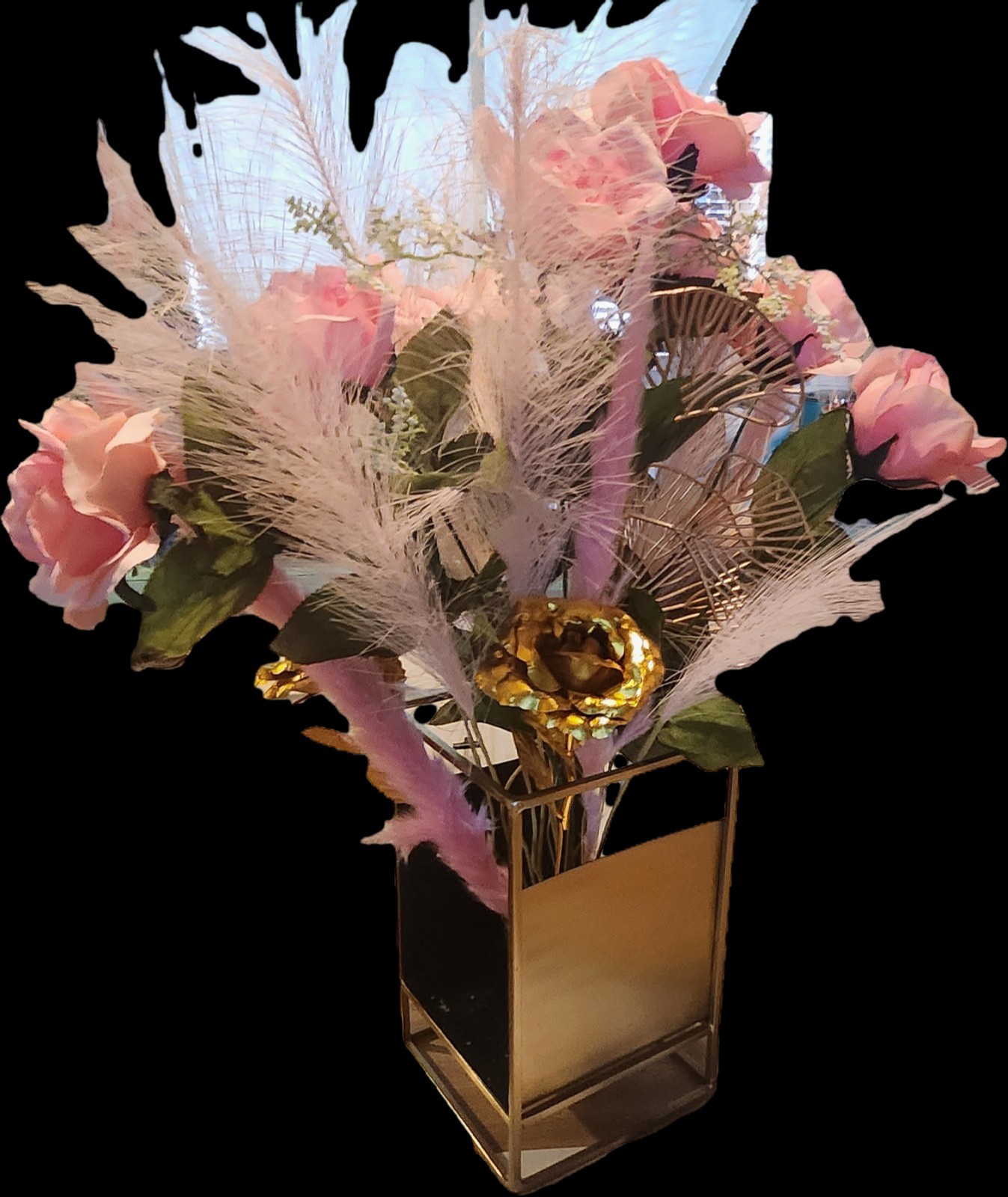 “PINKY ” FLOWER ARRANGEMENTS IN THE GOLD