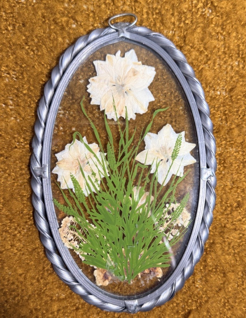 Pressed Flower Art Oval Glass Wall Decor 7in Dried Floral Arrangement