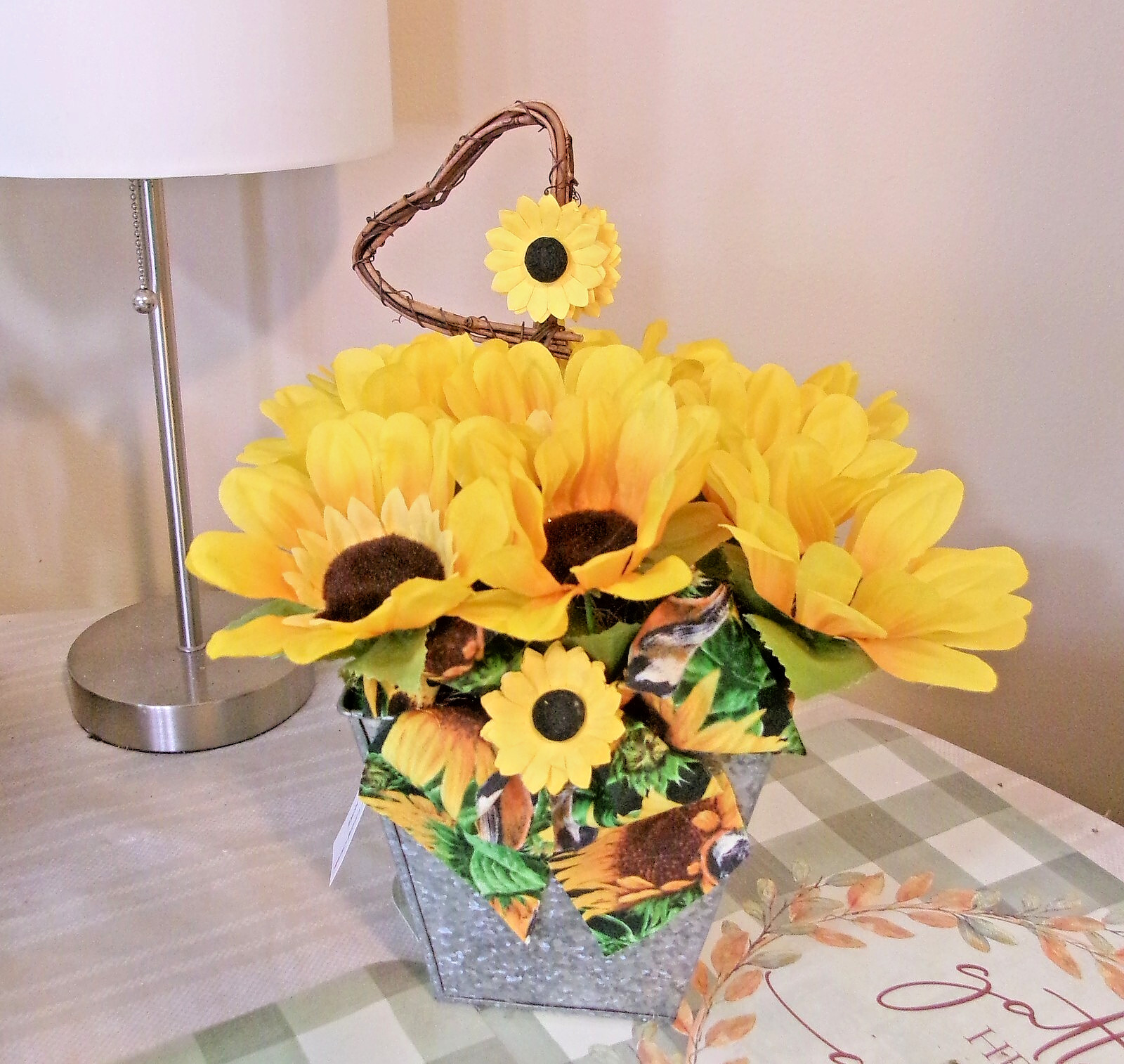 Sunflower Arrangement Centerpiece Country Decoration Heart Floral Accent New USA
