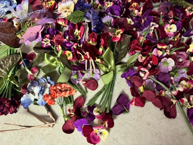 LOT Artificial Small Flower Joblot Mix Floral Craft Flowers Multicoloured G21