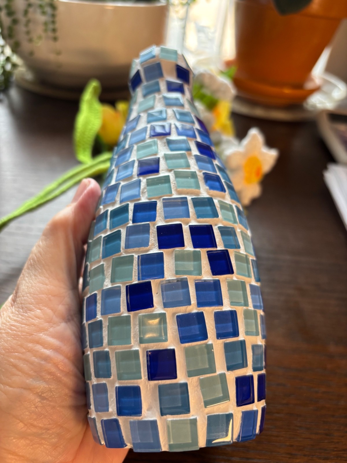 Crochet Daffodil Flower Bouquet 16.5″ Tall & Mosaic Handmade 7.5″ Blue Bud Vase